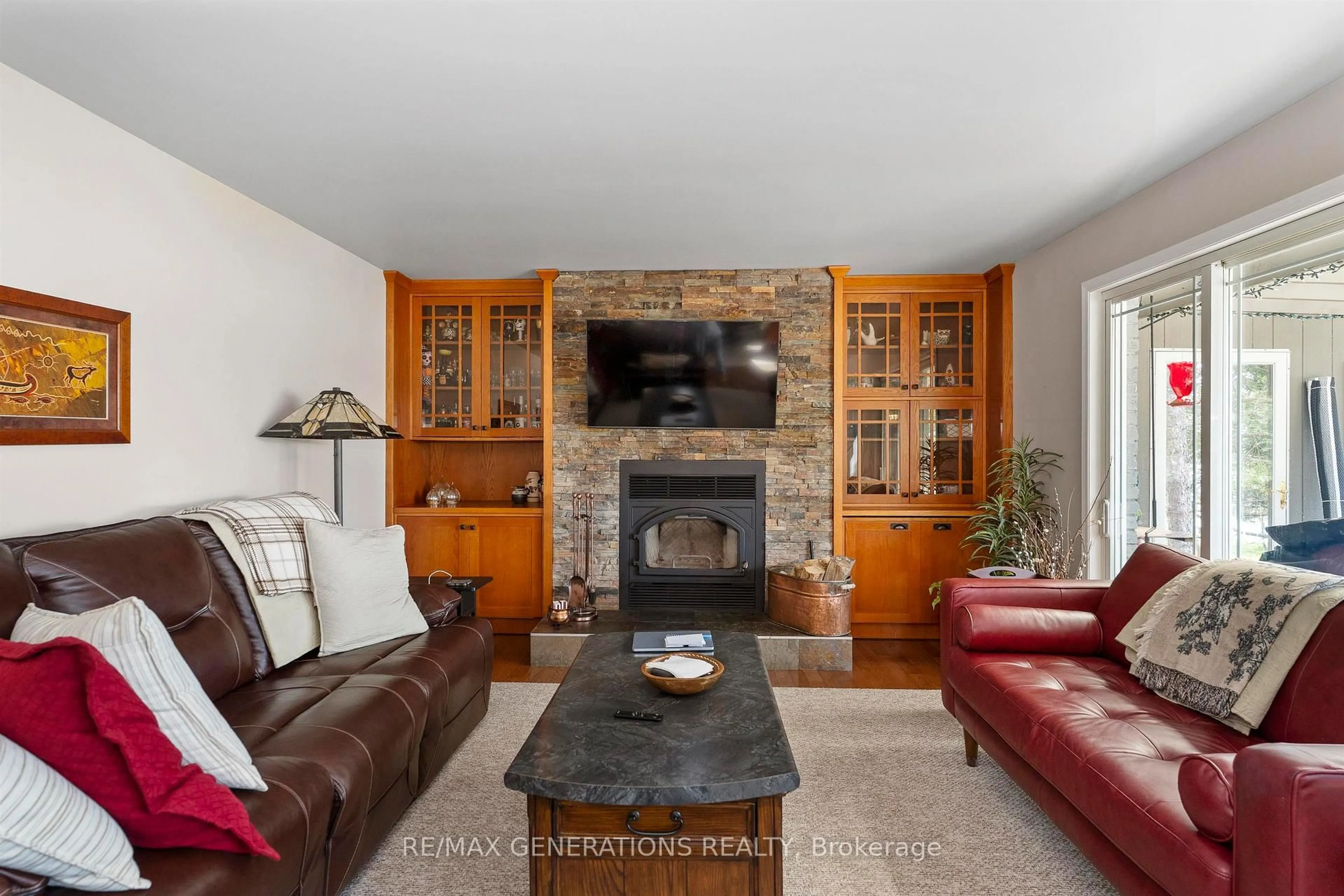 Living room with furniture, unknown for 664 MEMORY Rd, Neebing Ontario P7L 0A3