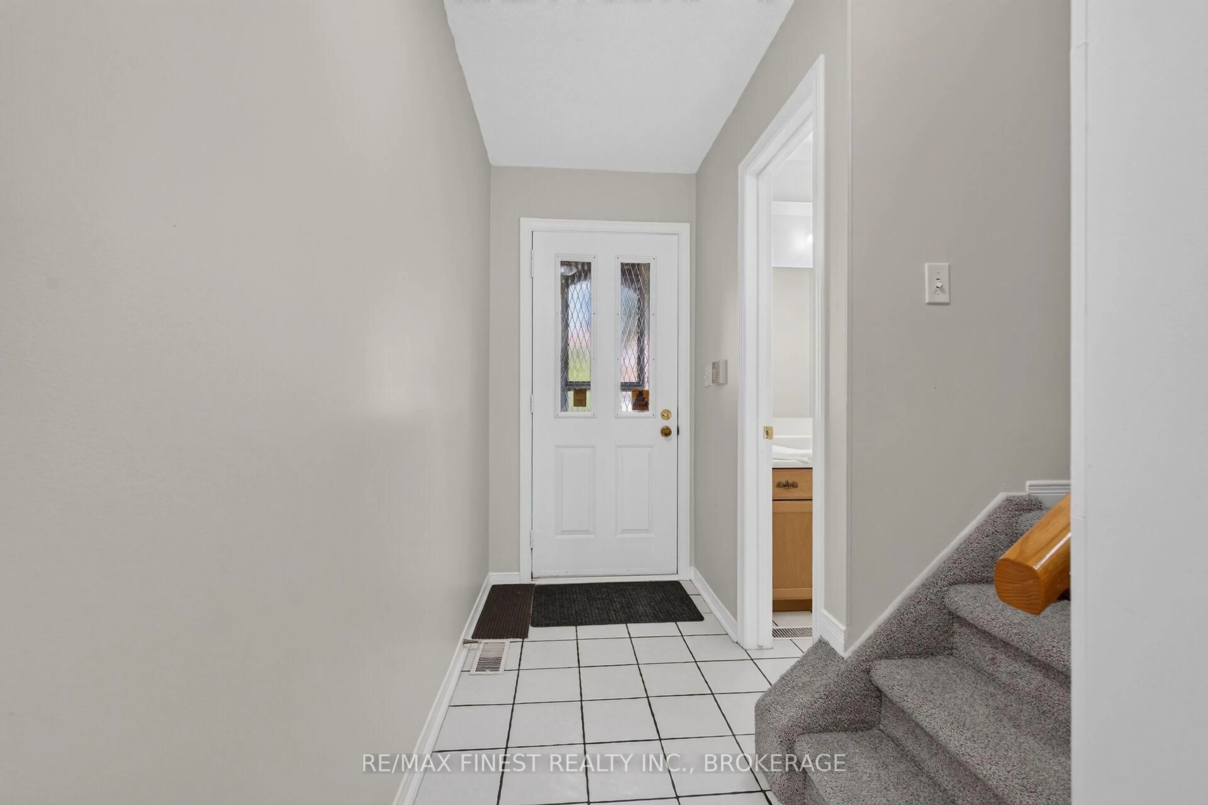 Indoor entryway for 25 Rose Abbey Dr, Kingston Ontario K7K 6W1