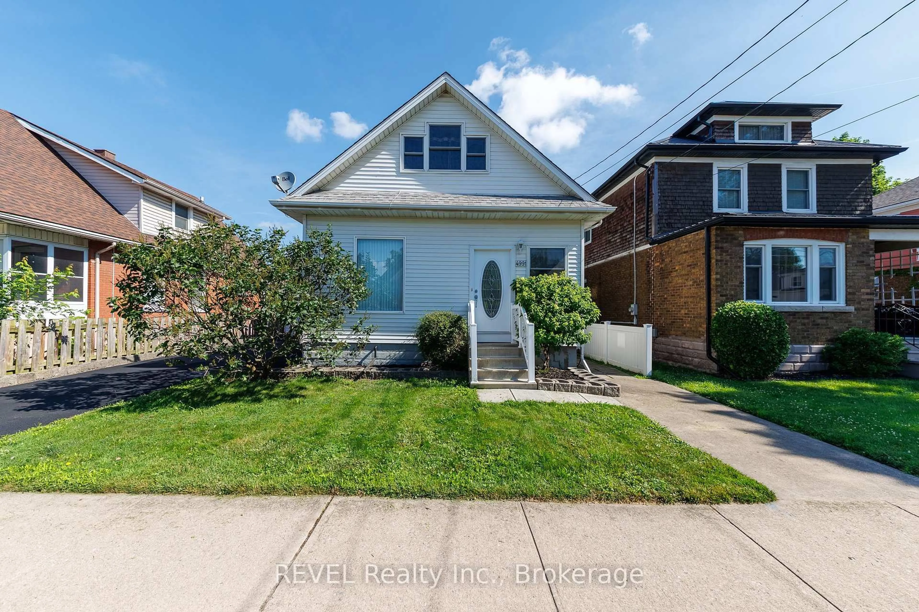 Home with brick exterior material, street for 4991 HURON St, Niagara Falls Ontario L2E 2J6