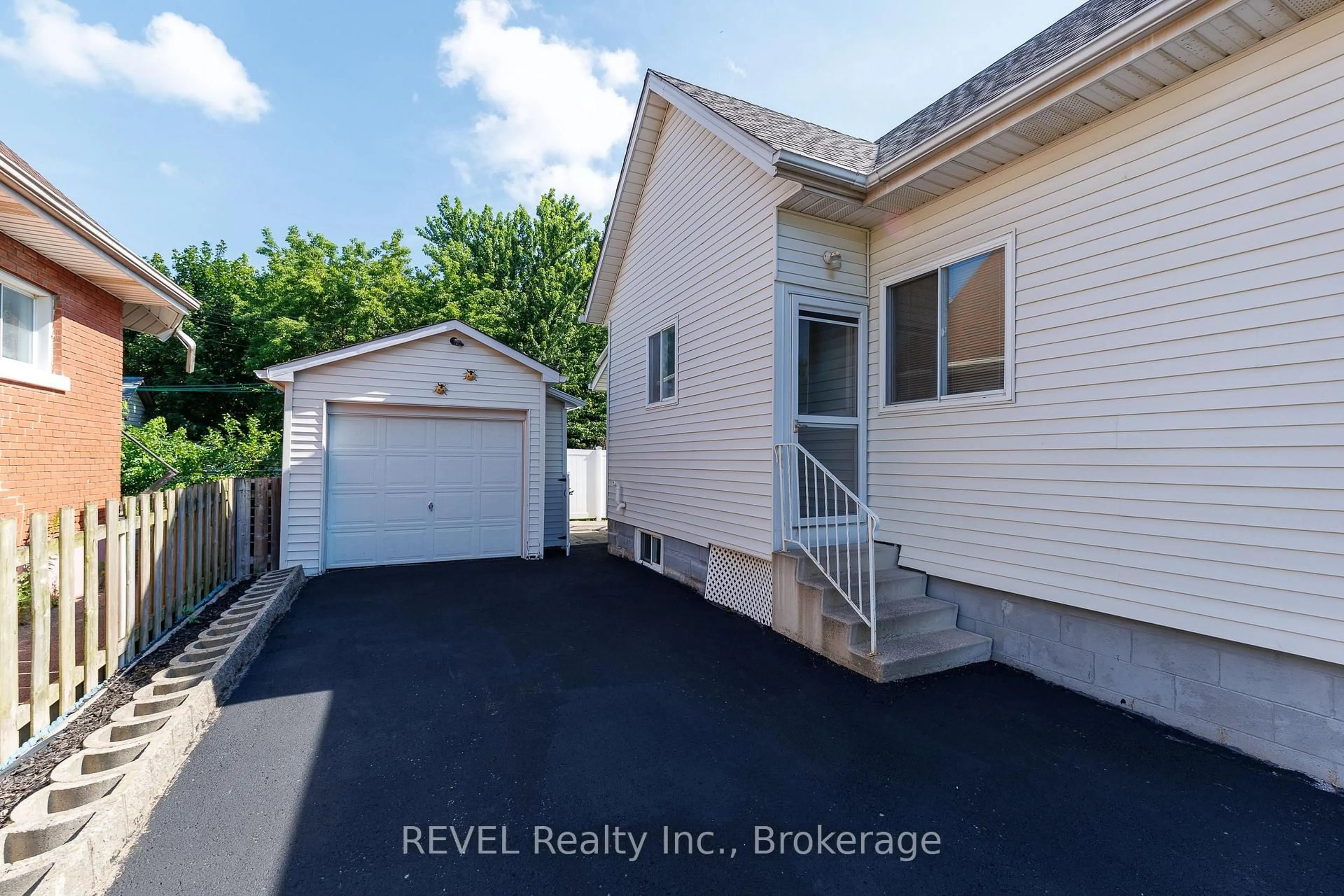 Unknown for 4991 HURON St, Niagara Falls Ontario L2E 2J6
