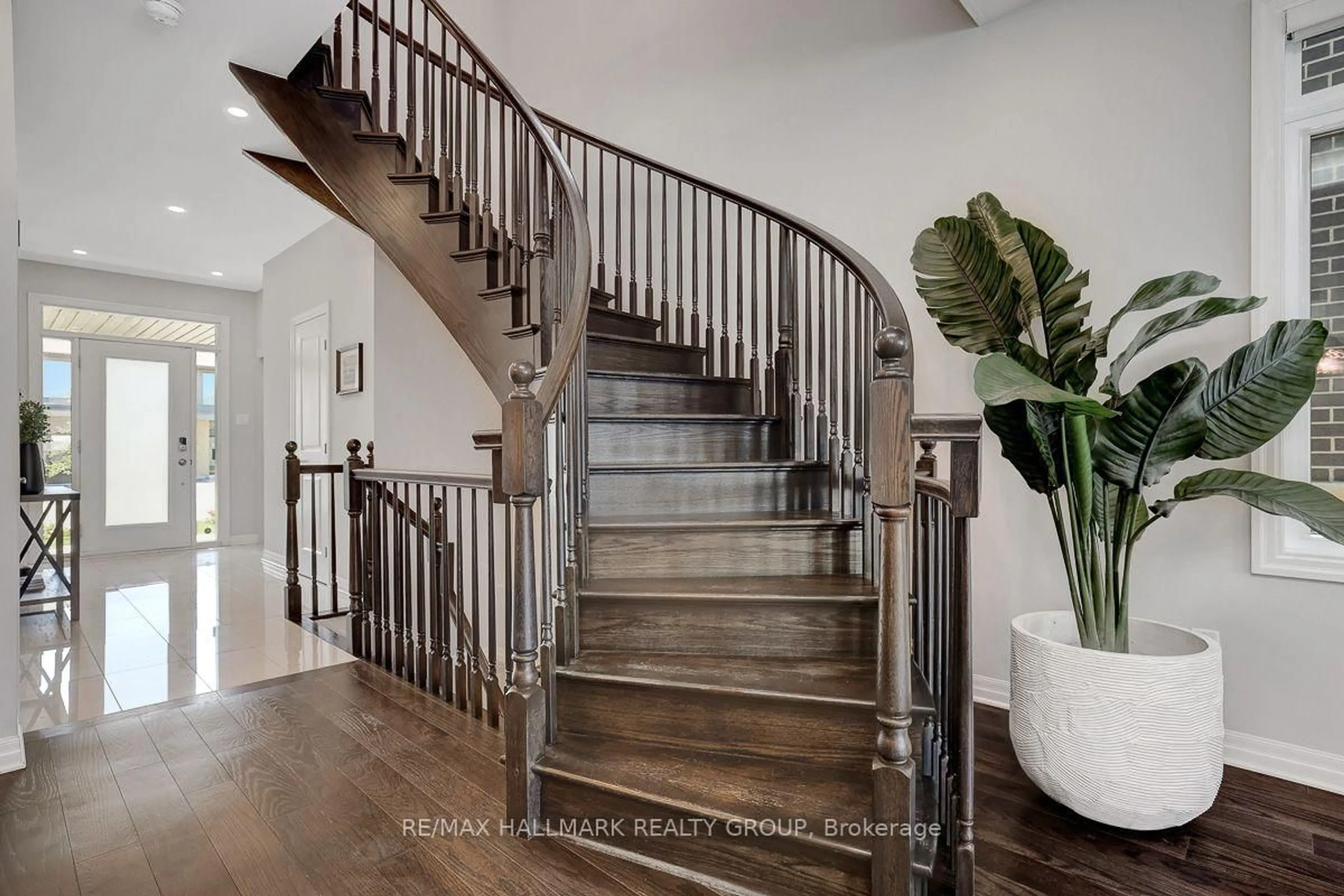 Stairs for 317 Lysander Pl, Ottawa Ontario K1K 3X8