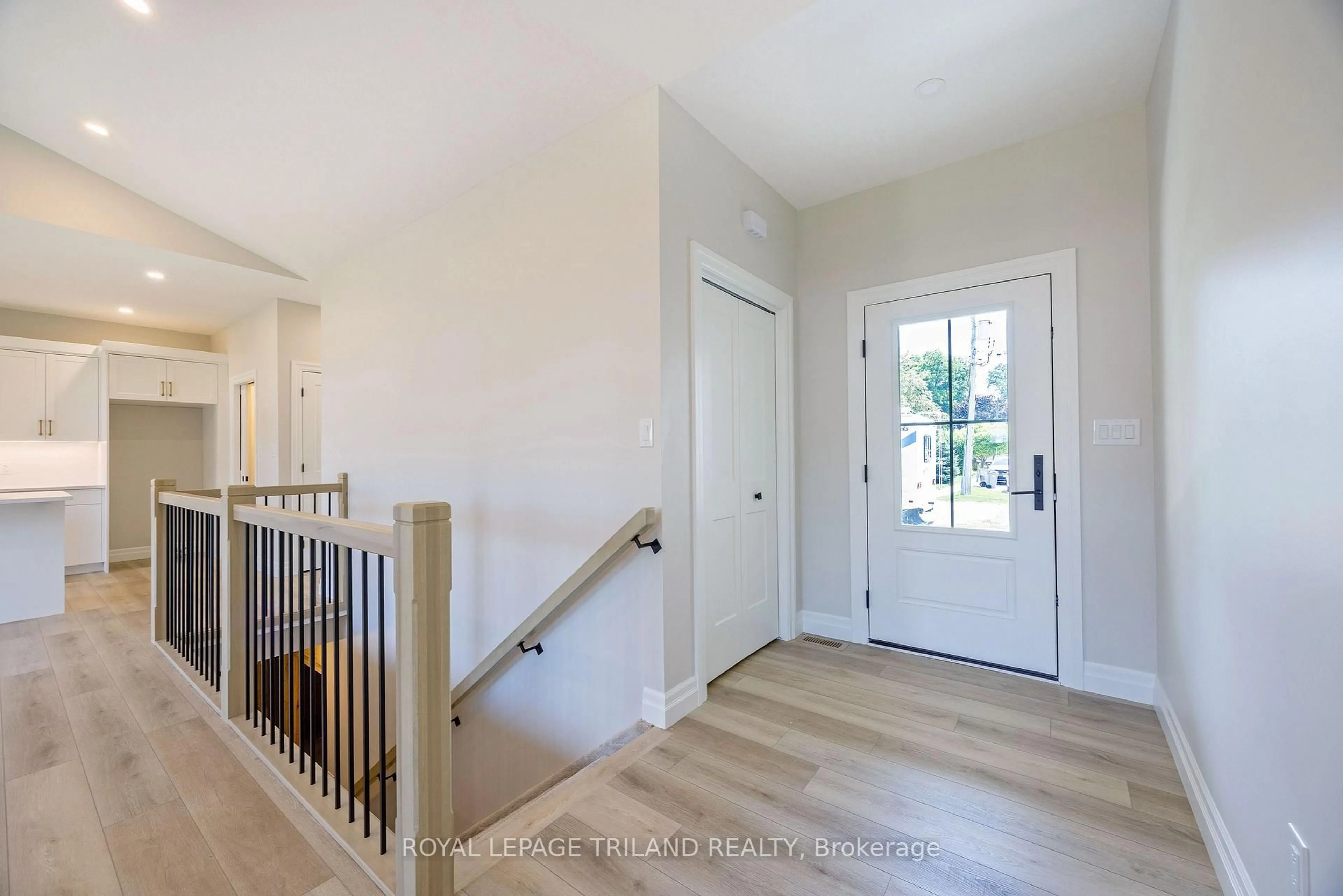 Indoor entryway for 193 Catherine St, North Middlesex Ontario N0M 2K0