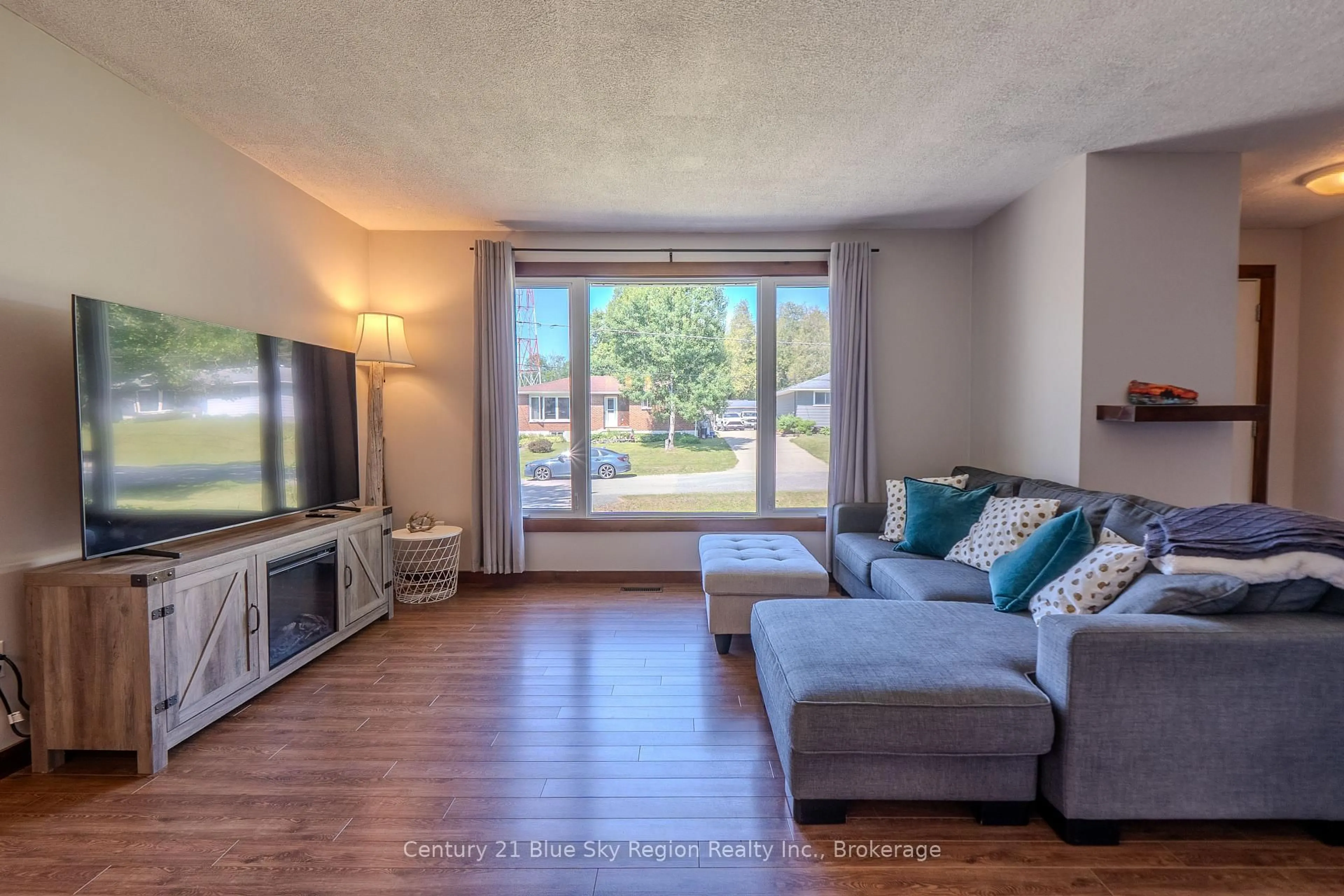 Living room with furniture, unknown for 7 Birch Cres, Temagami Ontario P0H 2H0