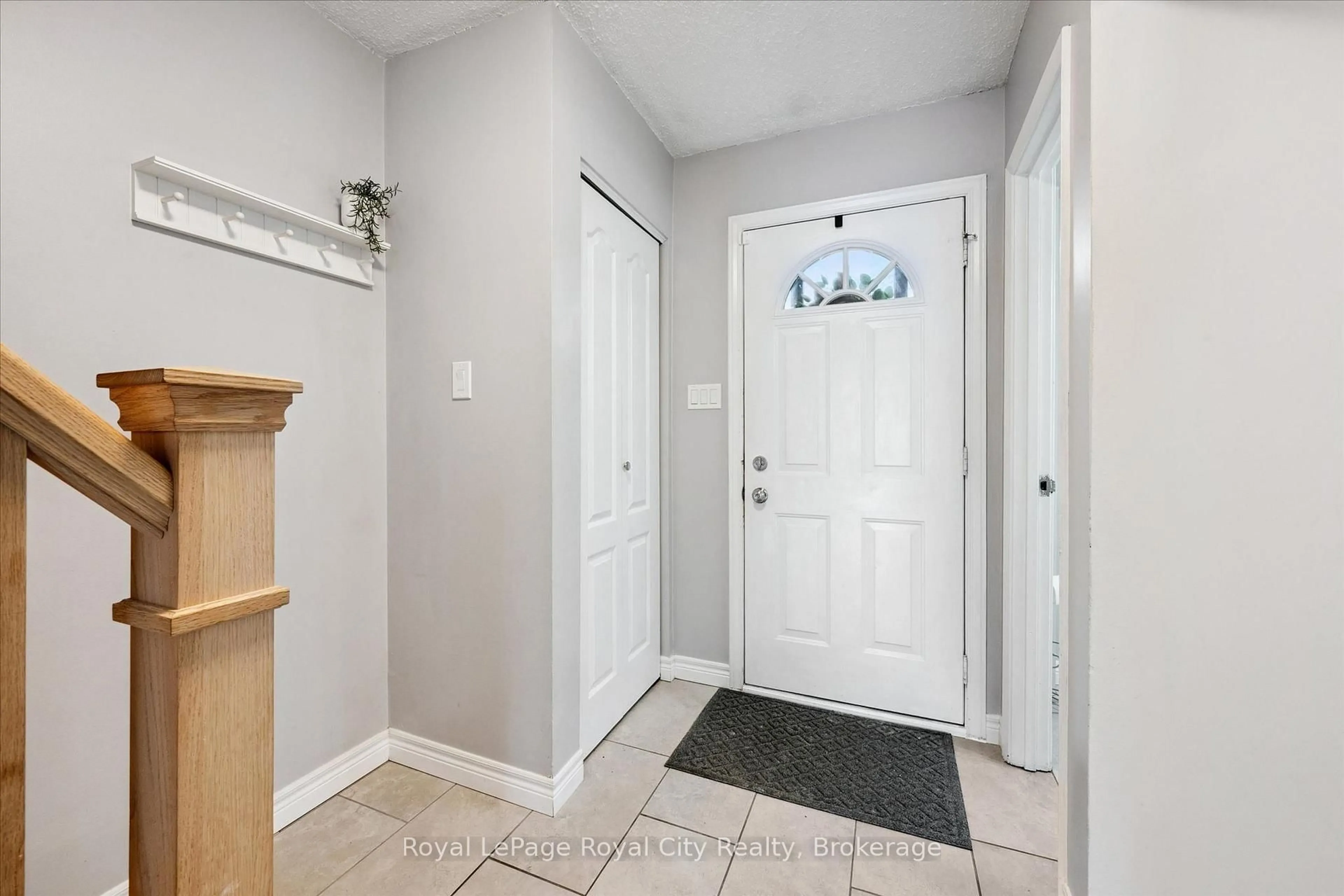 Indoor entryway for 41 Rhonda Rd #23, Guelph Ontario N1H 6H1