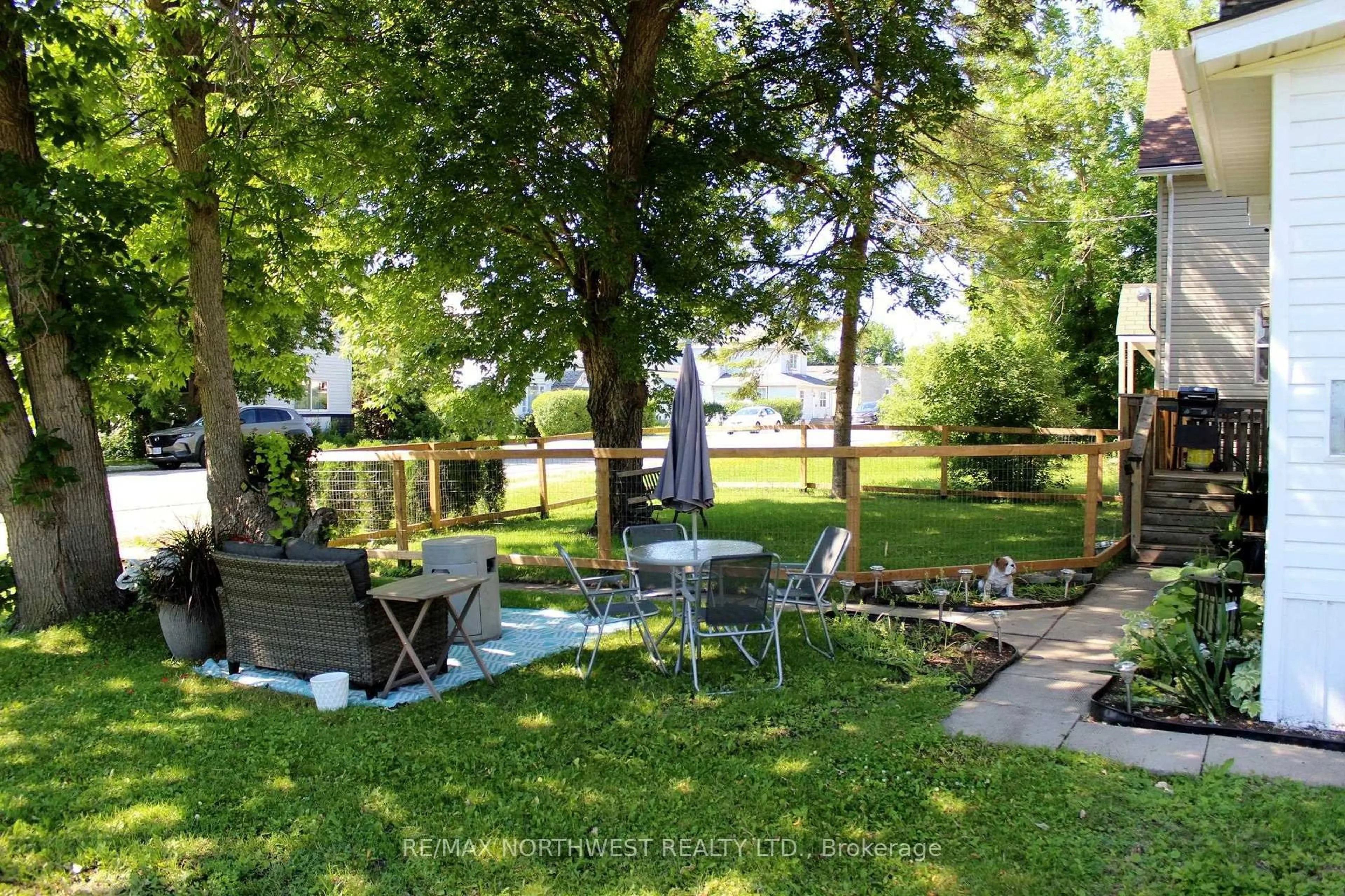 Patio, water/lake/river/ocean view for 210 FIFTH ST, Rainy River Ontario P0W 1L0