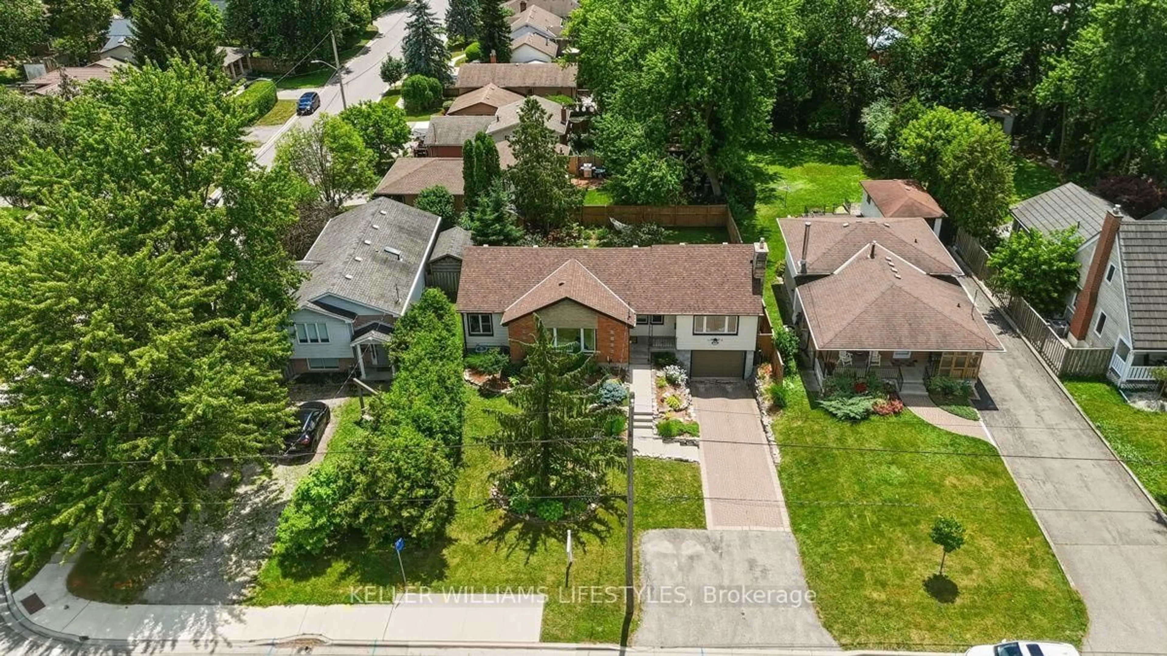 A pic from outside/outdoor area/front of a property/back of a property/a pic from drone, street for 619 Eden Ave, London South Ontario N6C 2Z5