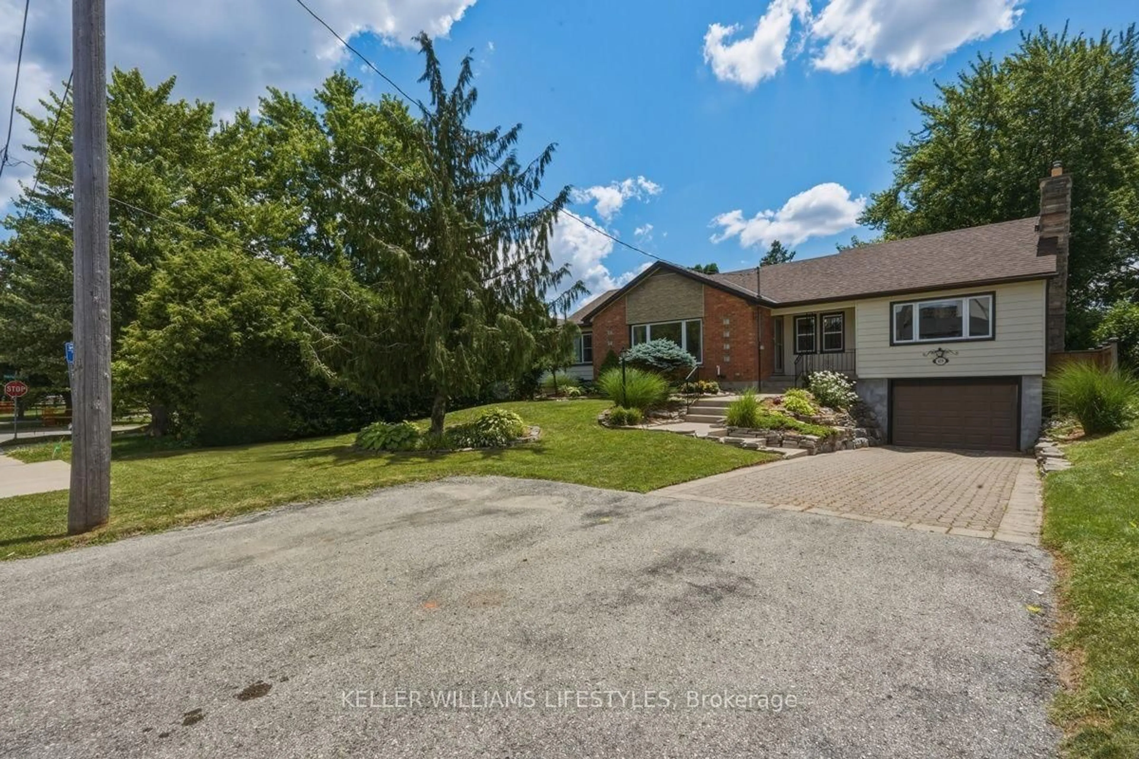 A pic from outside/outdoor area/front of a property/back of a property/a pic from drone, unknown for 619 Eden Ave, London South Ontario N6C 2Z5