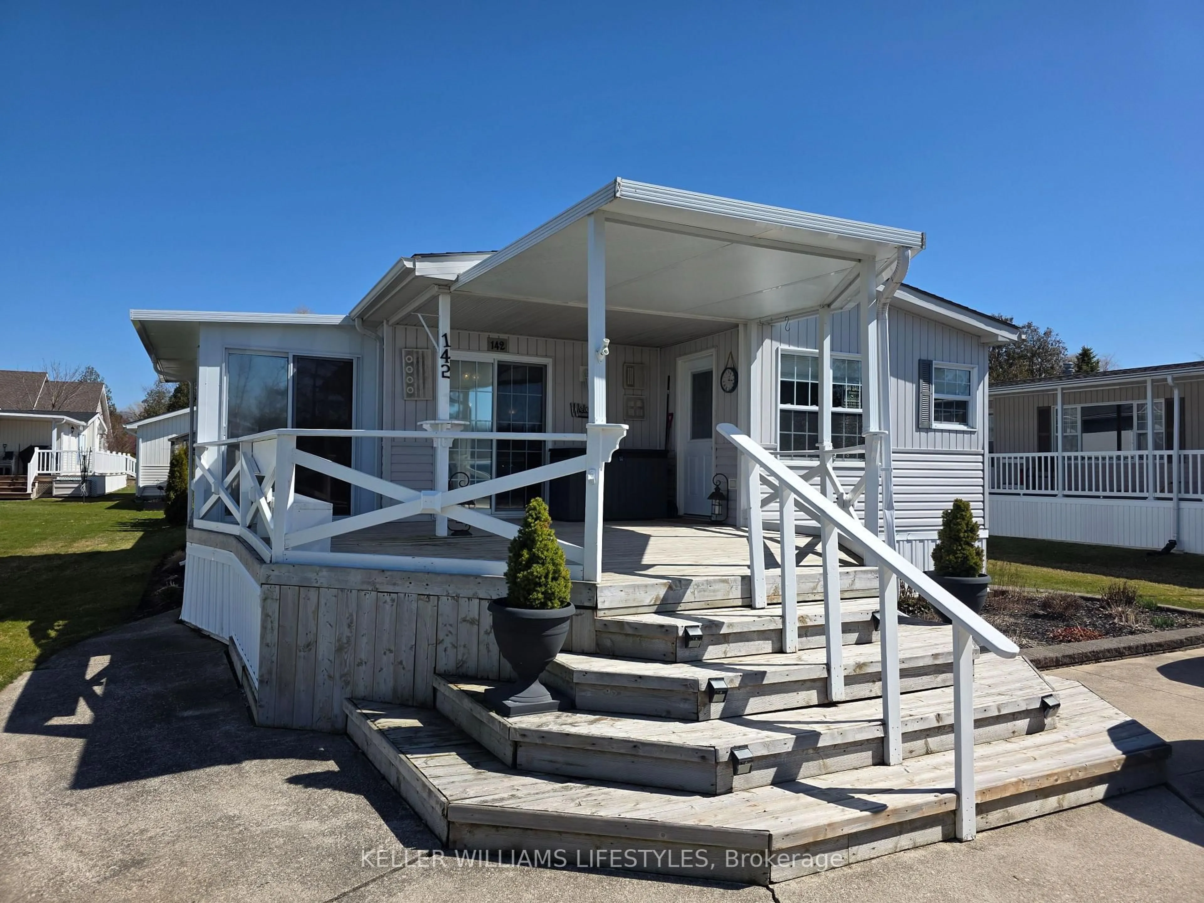 Home with vinyl exterior material, unknown for 142 Sandbagger Cres, Central Huron Ontario N0M 1G0