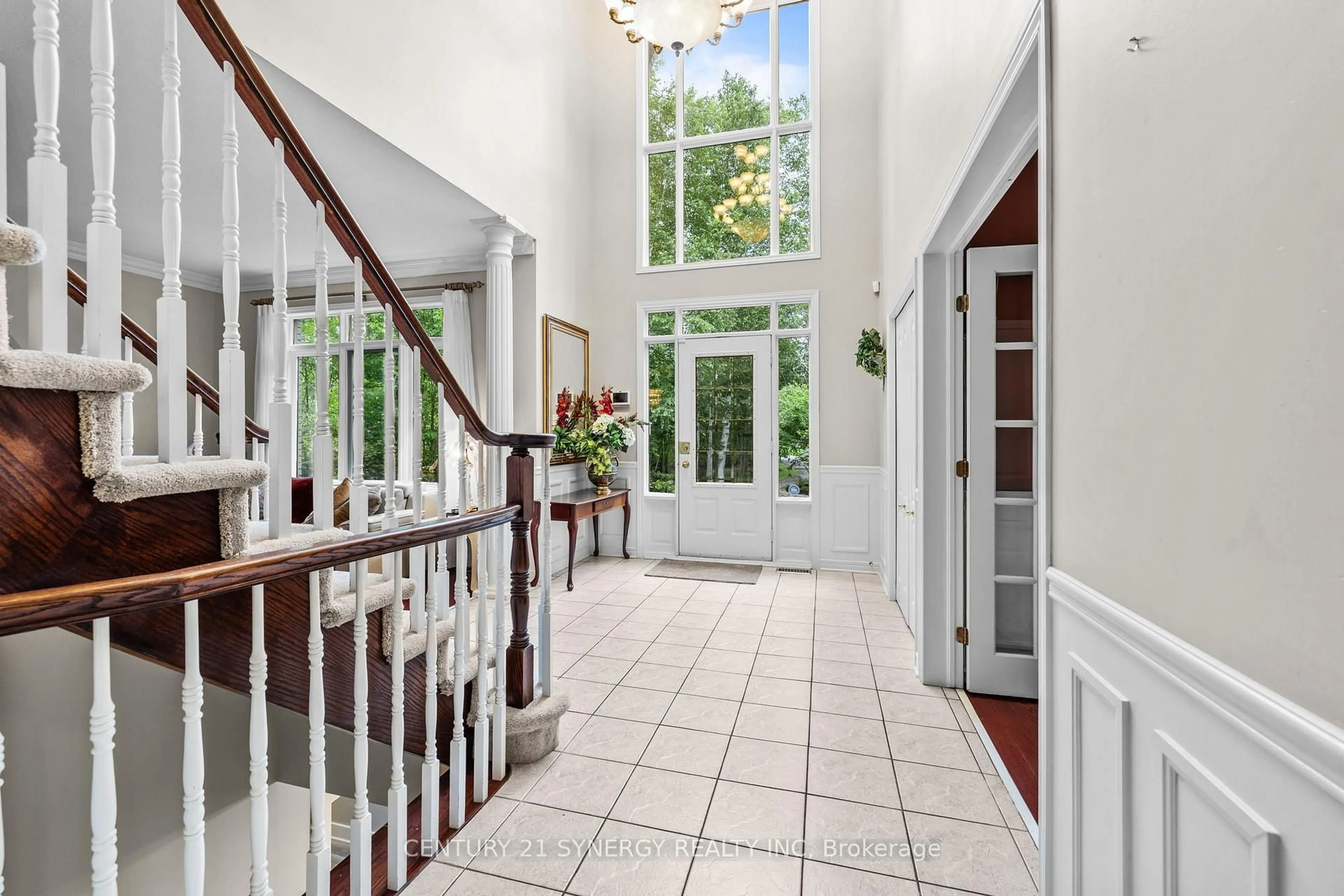 Indoor foyer for 5835 Knights Dr, Ottawa Ontario K4M 1K2