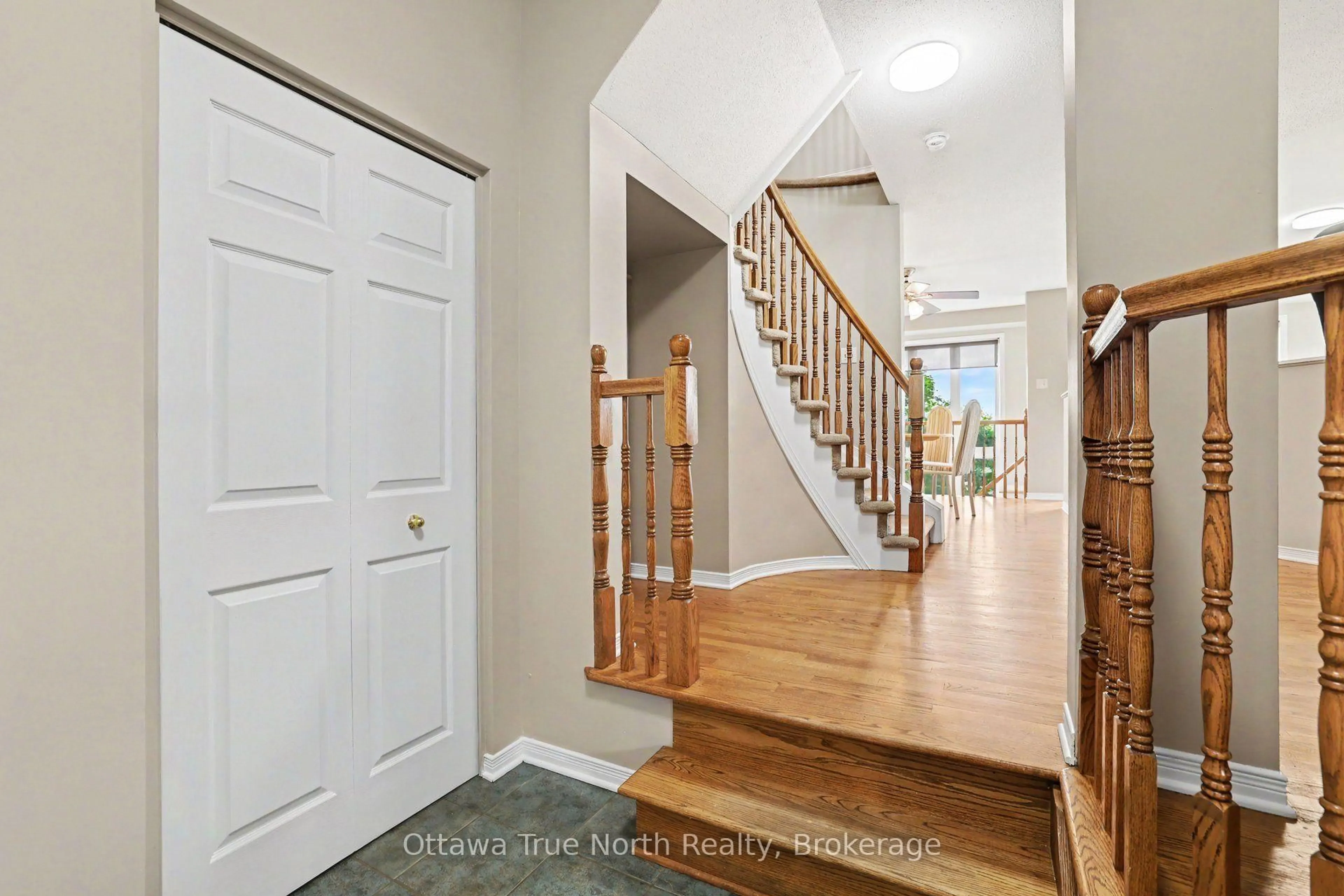 Indoor entryway for 187 Kincardine Dr, Ottawa Ontario K2V 1C5
