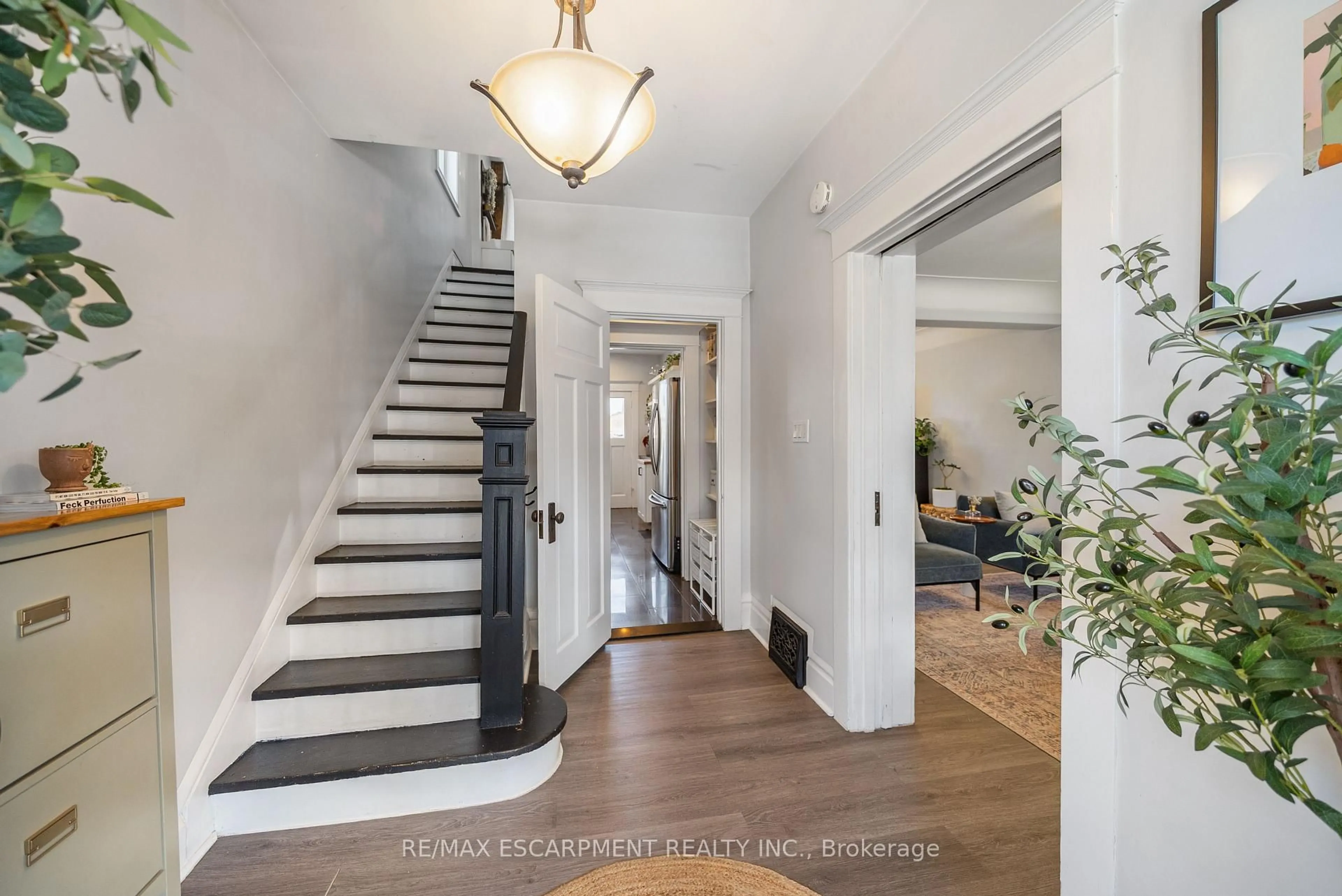 Indoor entryway for 30 Lottridge St, Hamilton Ontario L8L 6T5