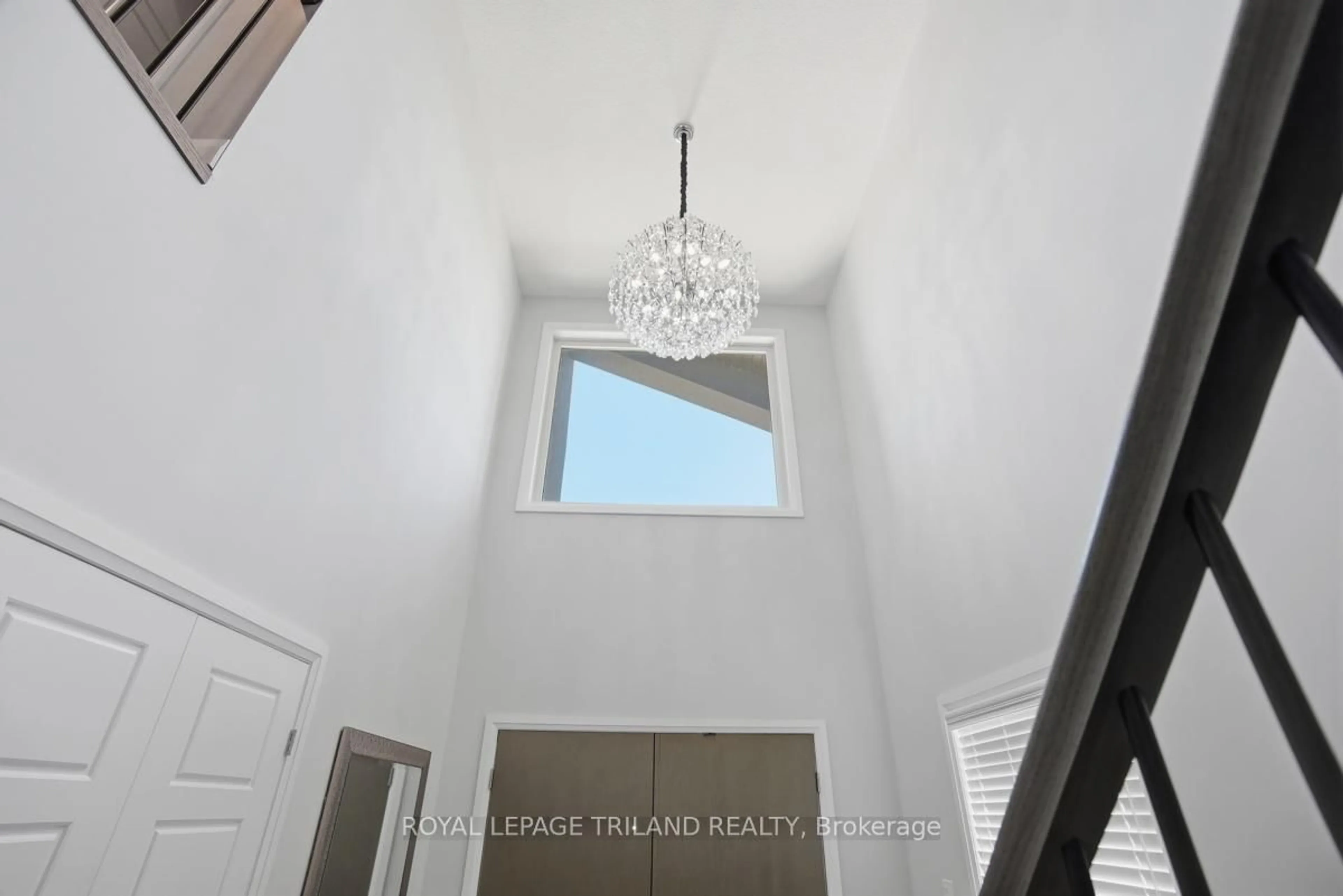 Indoor entryway for 3601 Lynds St, London South Ontario N6L 0G6