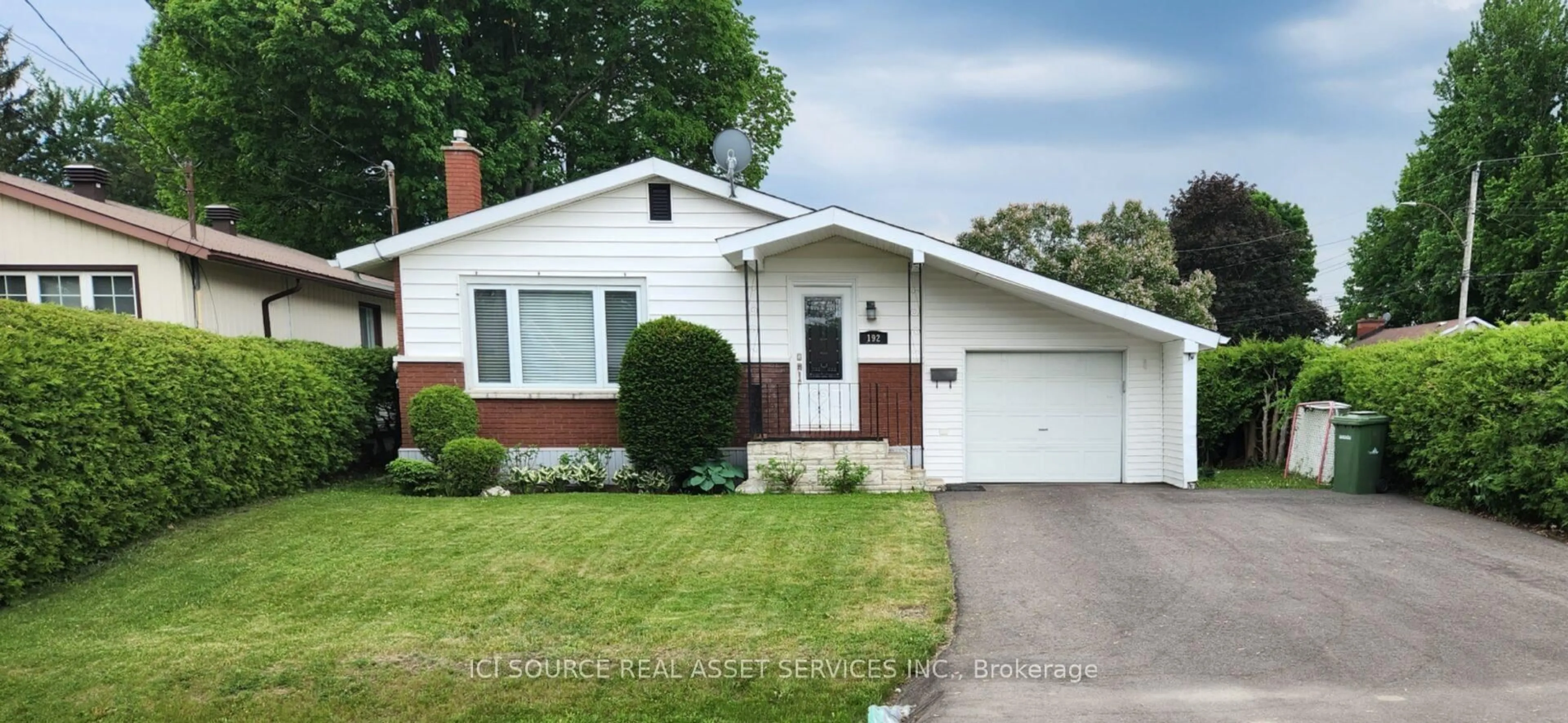 Home with vinyl exterior material, street for 192 Ellis Ave, Pembroke Ontario K8A 2J1