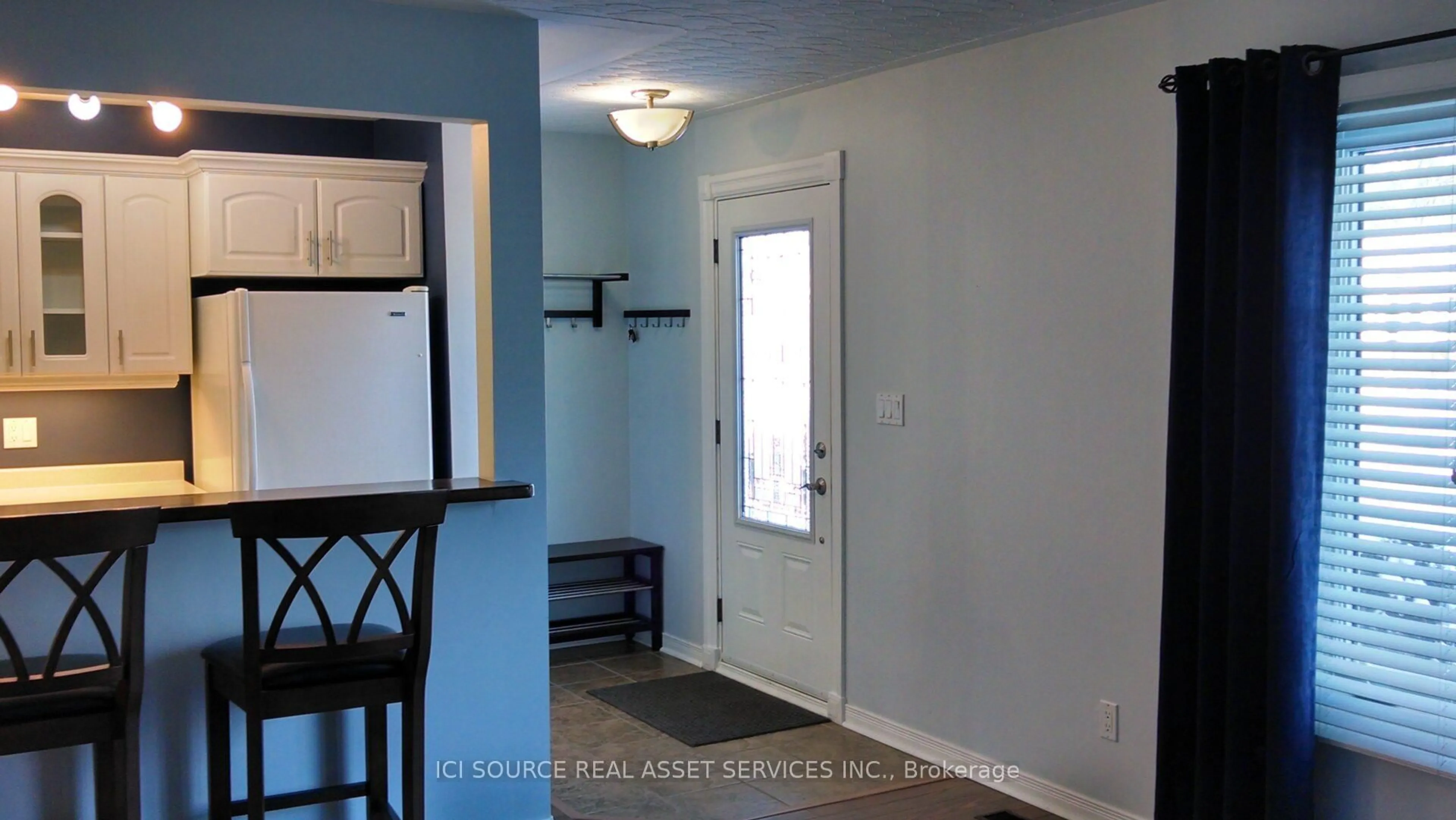Indoor entryway for 192 Ellis Ave, Pembroke Ontario K8A 2J1