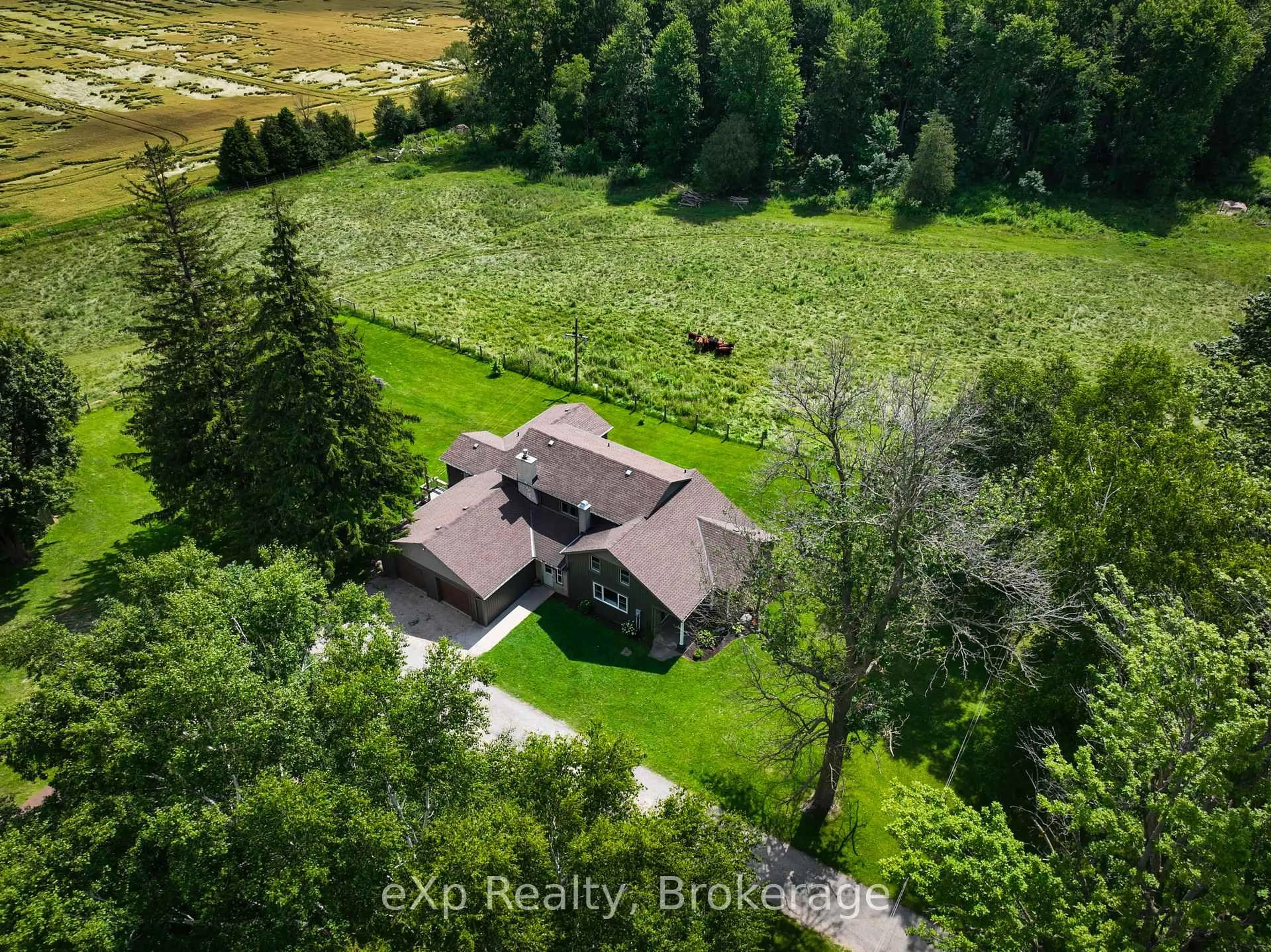 A pic from outside/outdoor area/front of a property/back of a property/a pic from drone, unknown for 44032 Amberley Rd, Howick Ontario N0G 2X0
