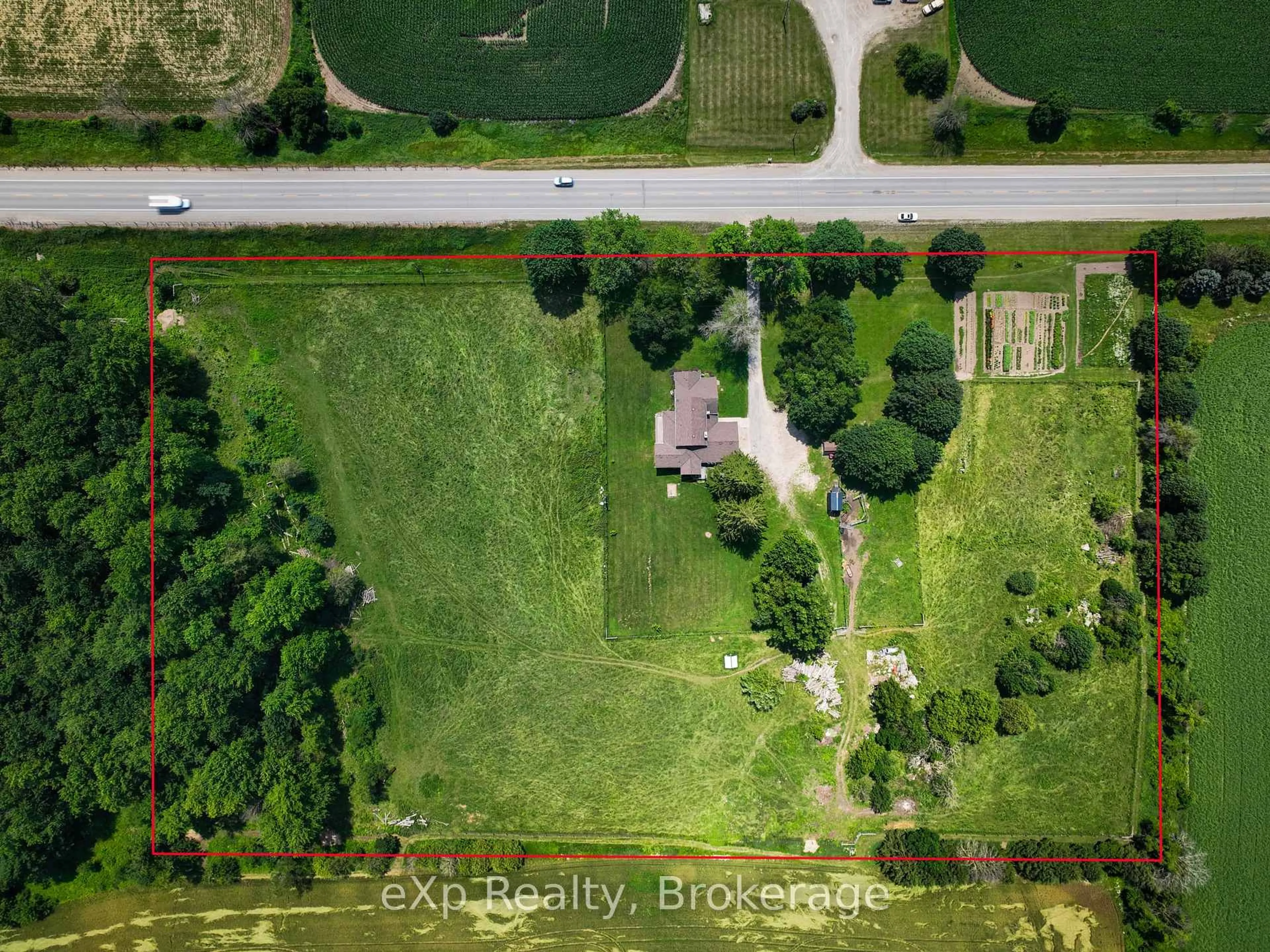 A pic from outside/outdoor area/front of a property/back of a property/a pic from drone, street for 44032 Amberley Rd, Howick Ontario N0G 2X0