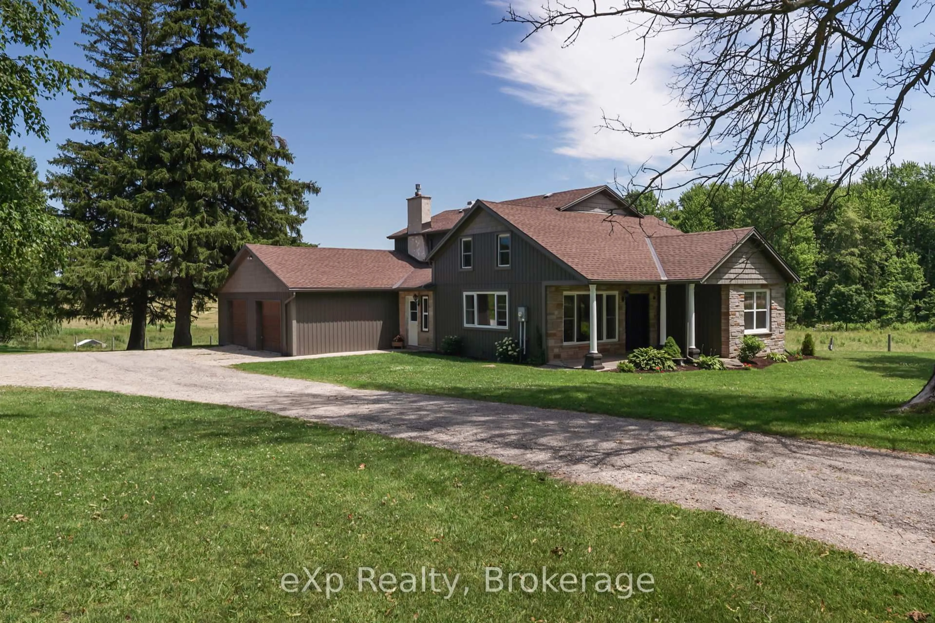 A pic from outside/outdoor area/front of a property/back of a property/a pic from drone, street for 44032 Amberley Rd, Howick Ontario N0G 2X0