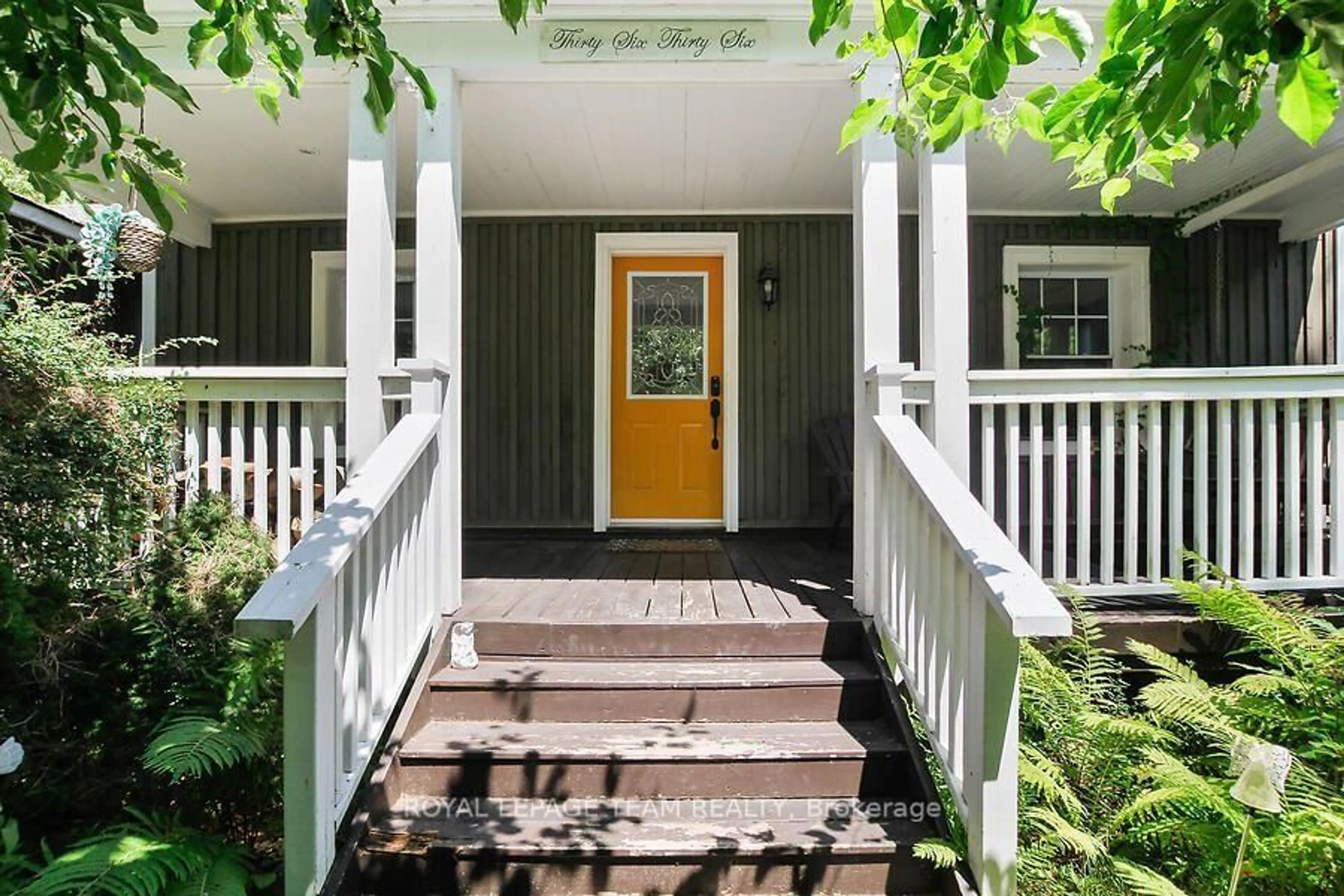 Indoor entryway for 3636 Forestview Lane, Ottawa Ontario K0A 1T0