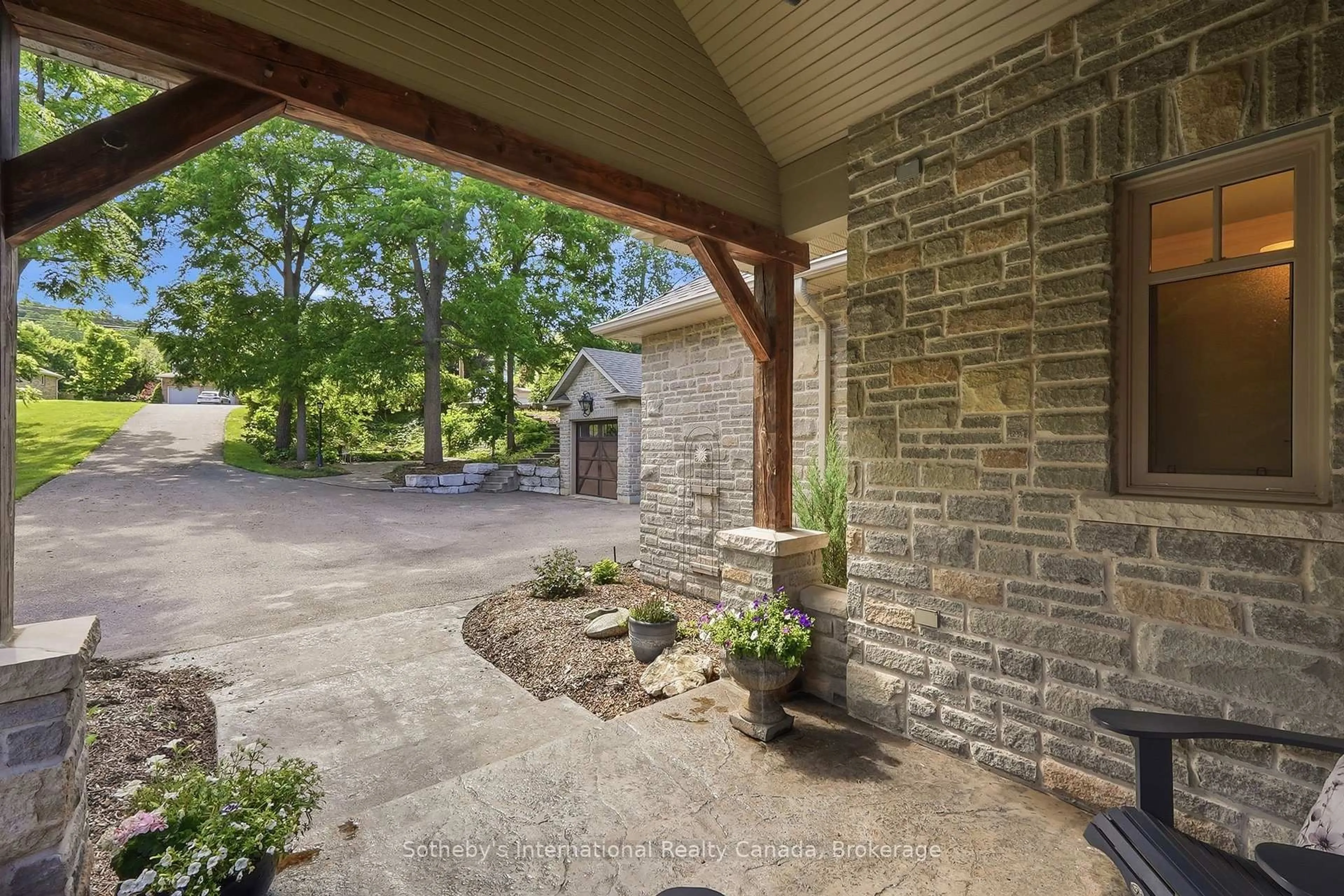Patio, street for 265 West River Rd, Cambridge Ontario N1R 5S5
