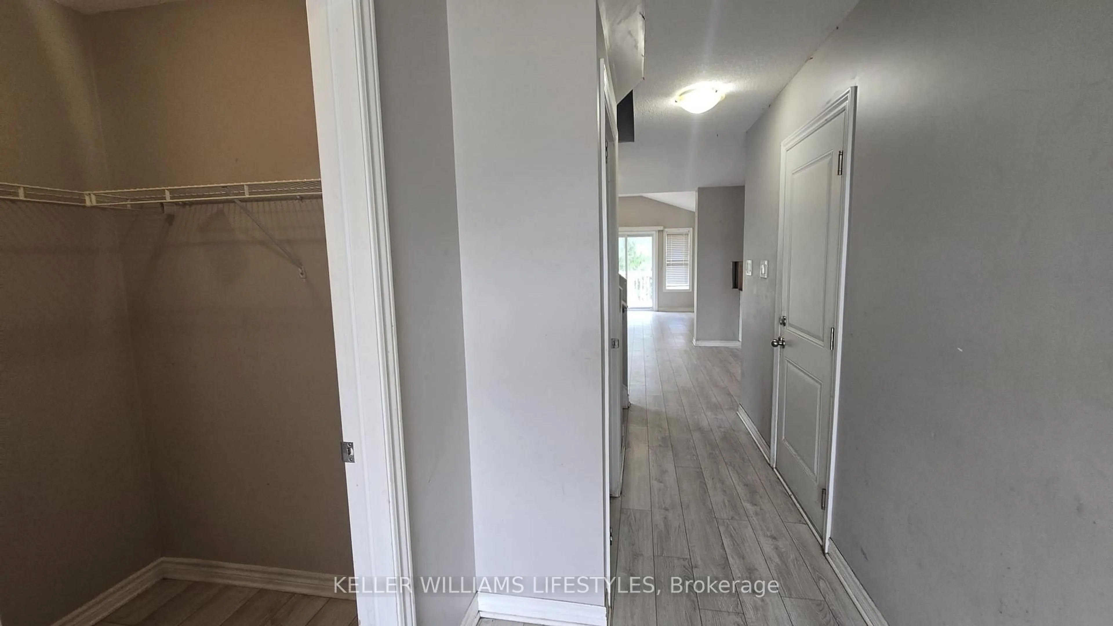 Indoor entryway for 1301 Michael Circ, London East Ontario N5V 0B8