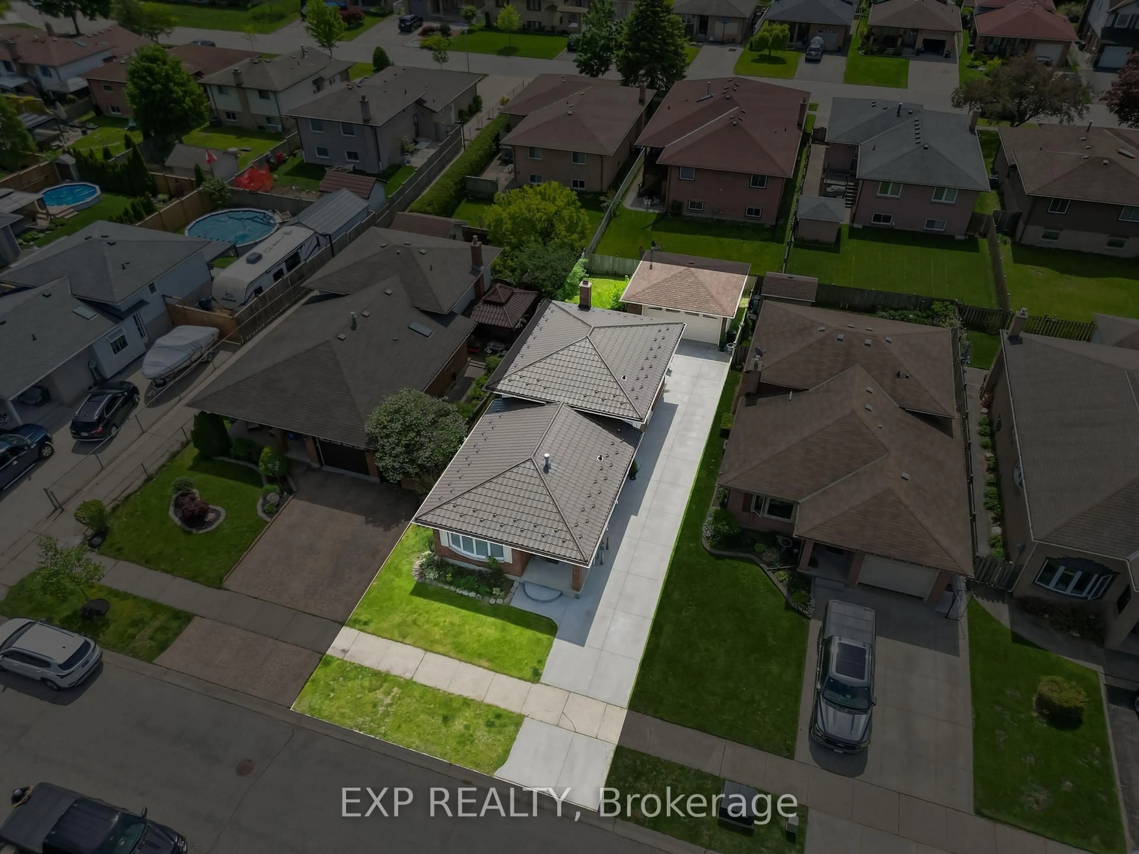 A pic from outside/outdoor area/front of a property/back of a property/a pic from drone, street for 56 Classic Cres, London East Ontario N5W 5T8