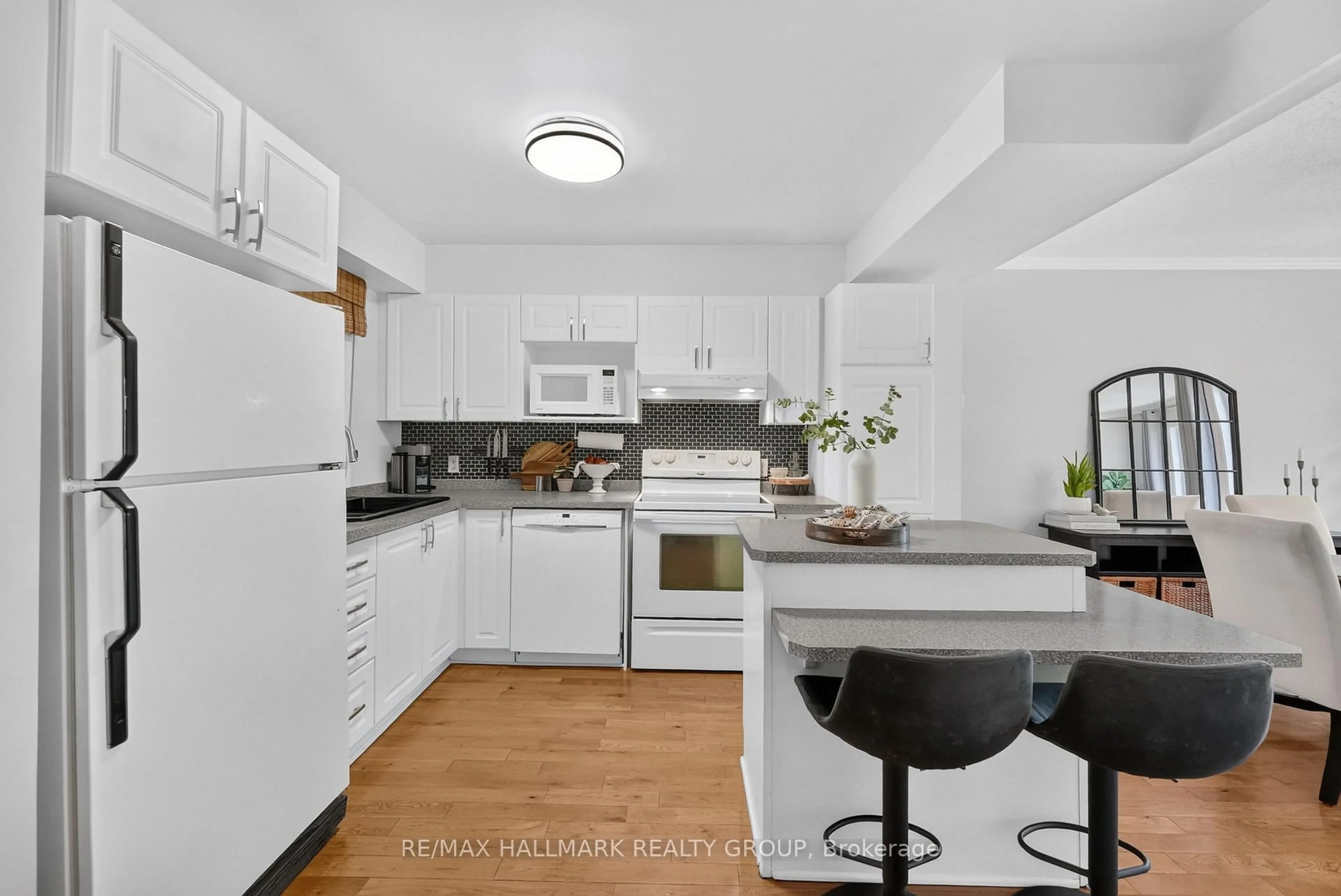 Standard kitchen, unknown for 433 Lawler Cres, Ottawa Ontario K4A 3Y3