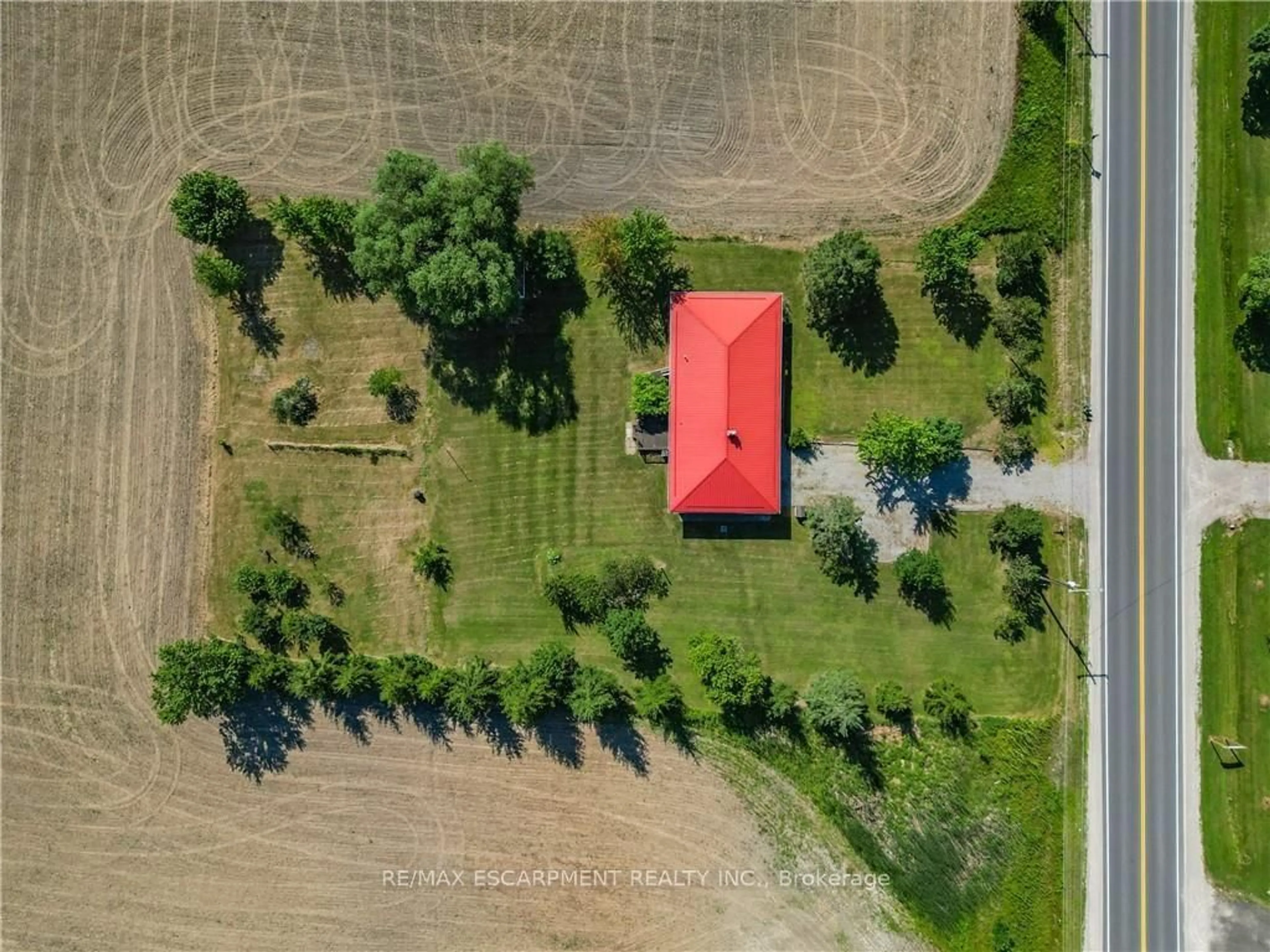 A pic from outside/outdoor area/front of a property/back of a property/a pic from drone, building for 7205 Highway 3, Haldimand Ontario N1A 2W1