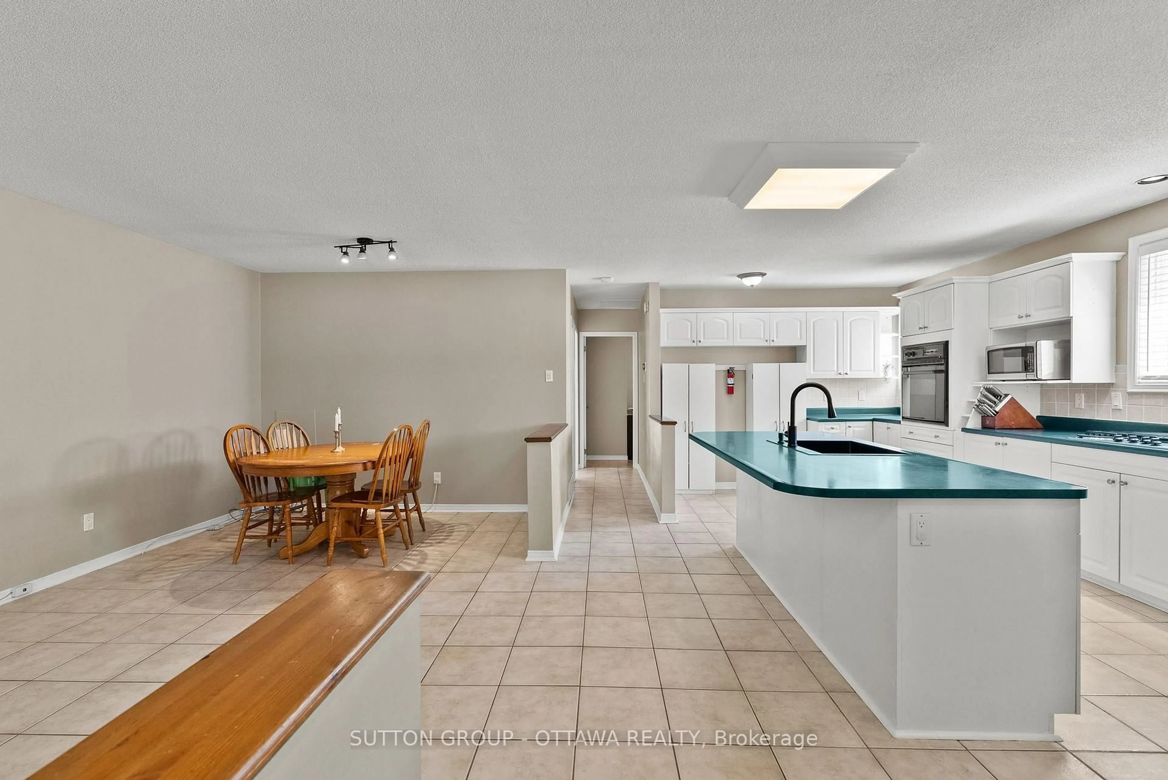 Open concept kitchen, ceramic/tile floor for 20 Spearman Lane, Kanata Ontario K2L 1Y5