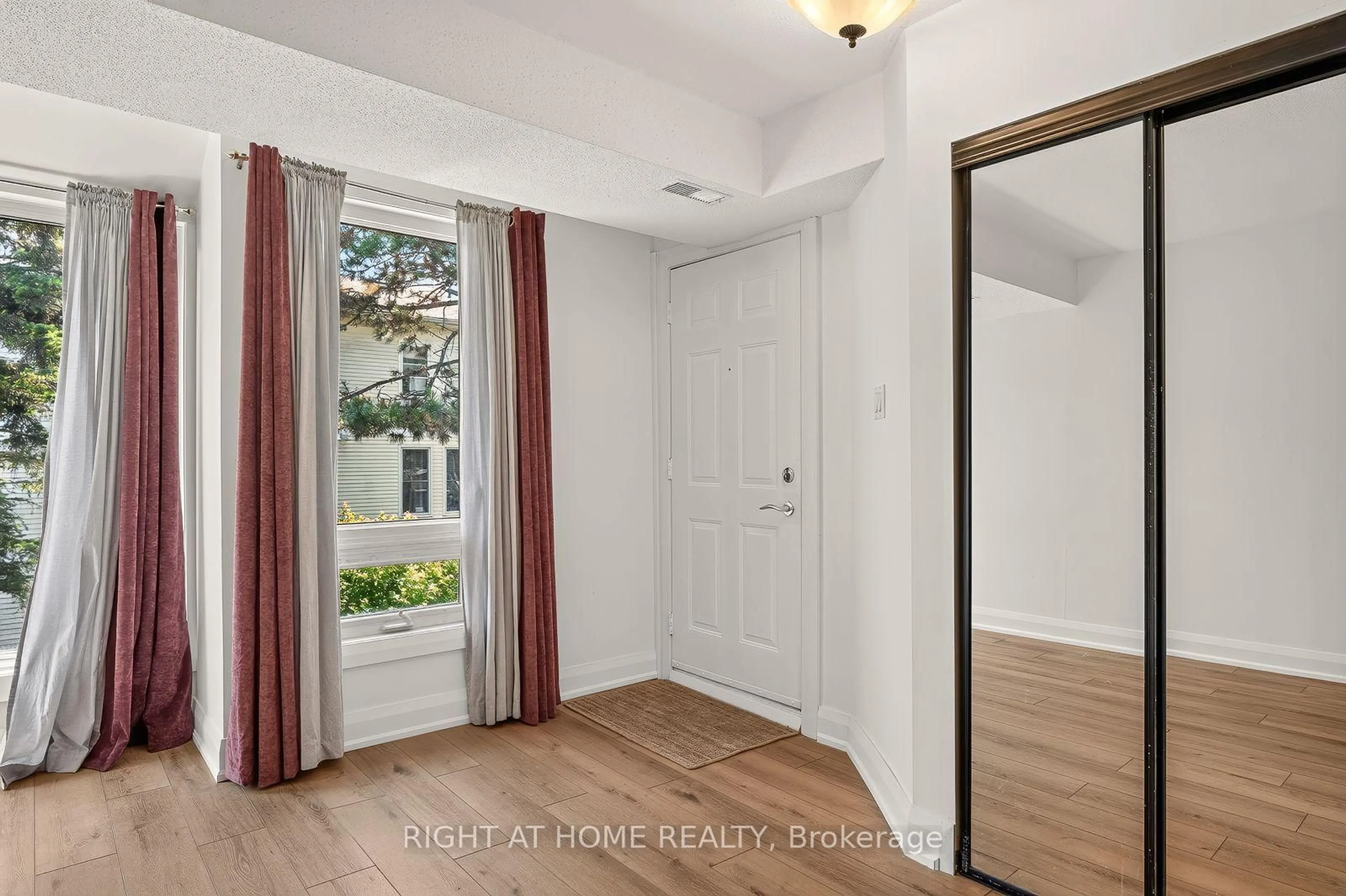 Indoor entryway for 6B Shehyn Lane #15, Nepean Ontario K2G 4Y2
