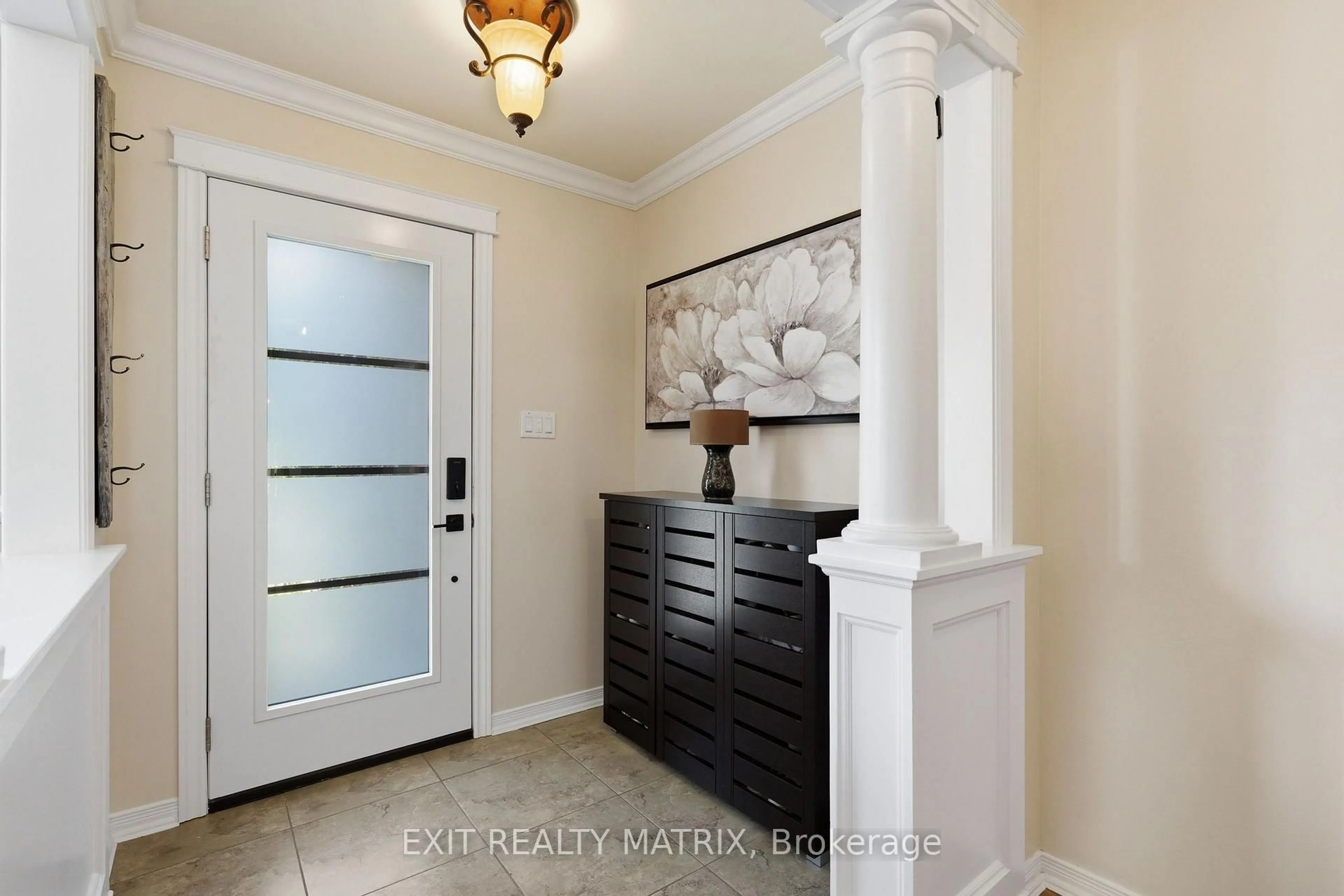 Indoor entryway for 6336 Beausejour Dr, Ottawa Ontario K1C 3J8