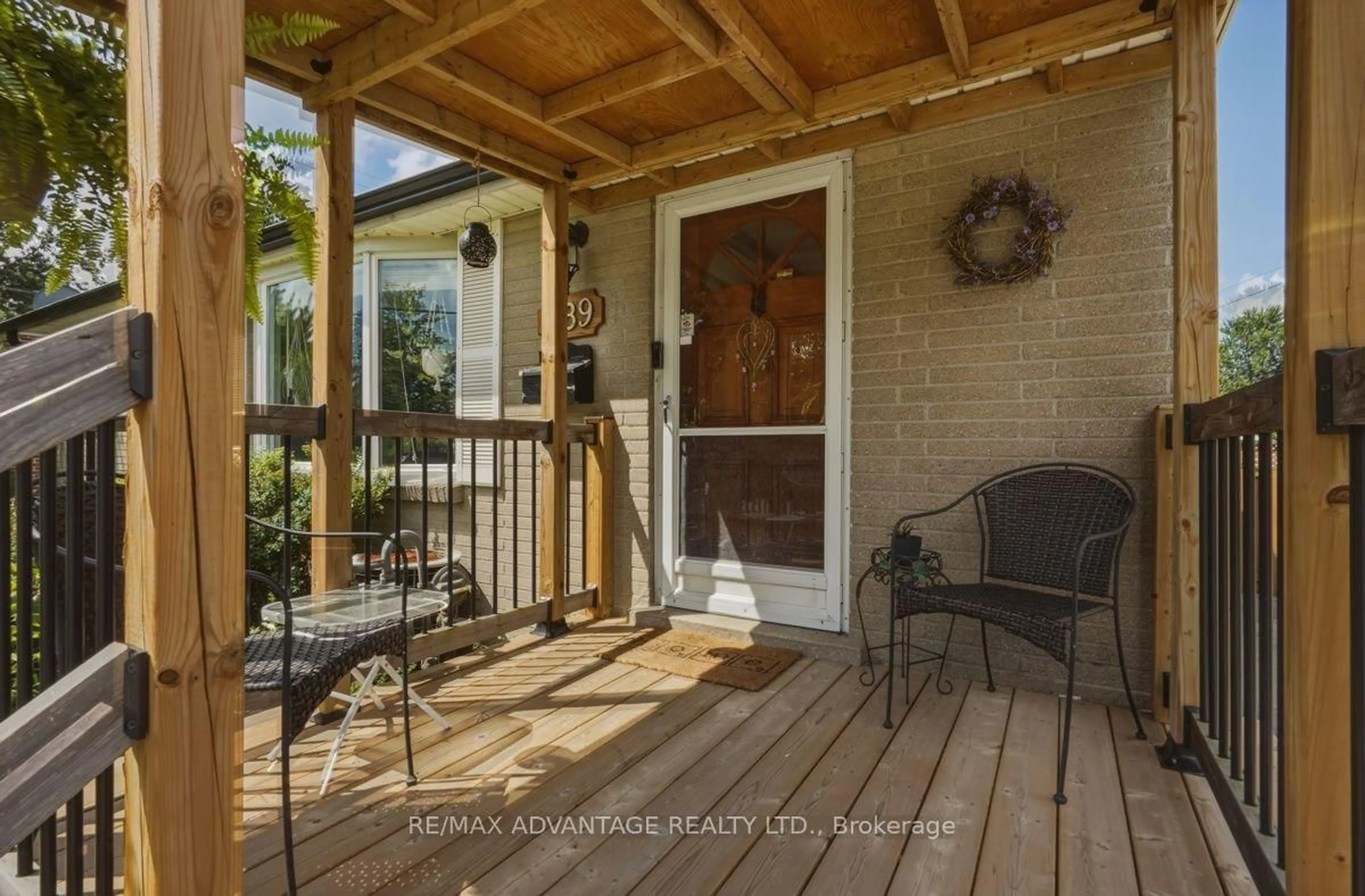 Patio, street for 289 Winnipeg Blvd, London East Ontario N5W 4V1