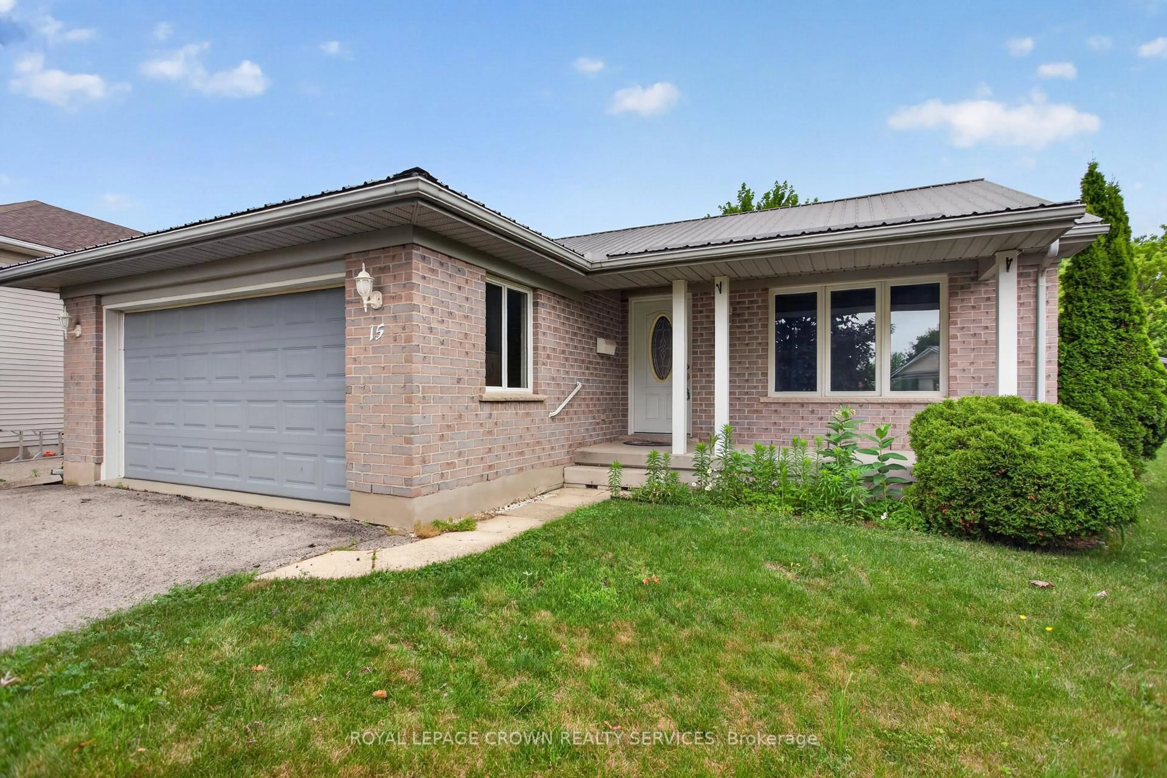 Home with brick exterior material, street for 15 Erin Crt, Aylmer Ontario N5H 3G6
