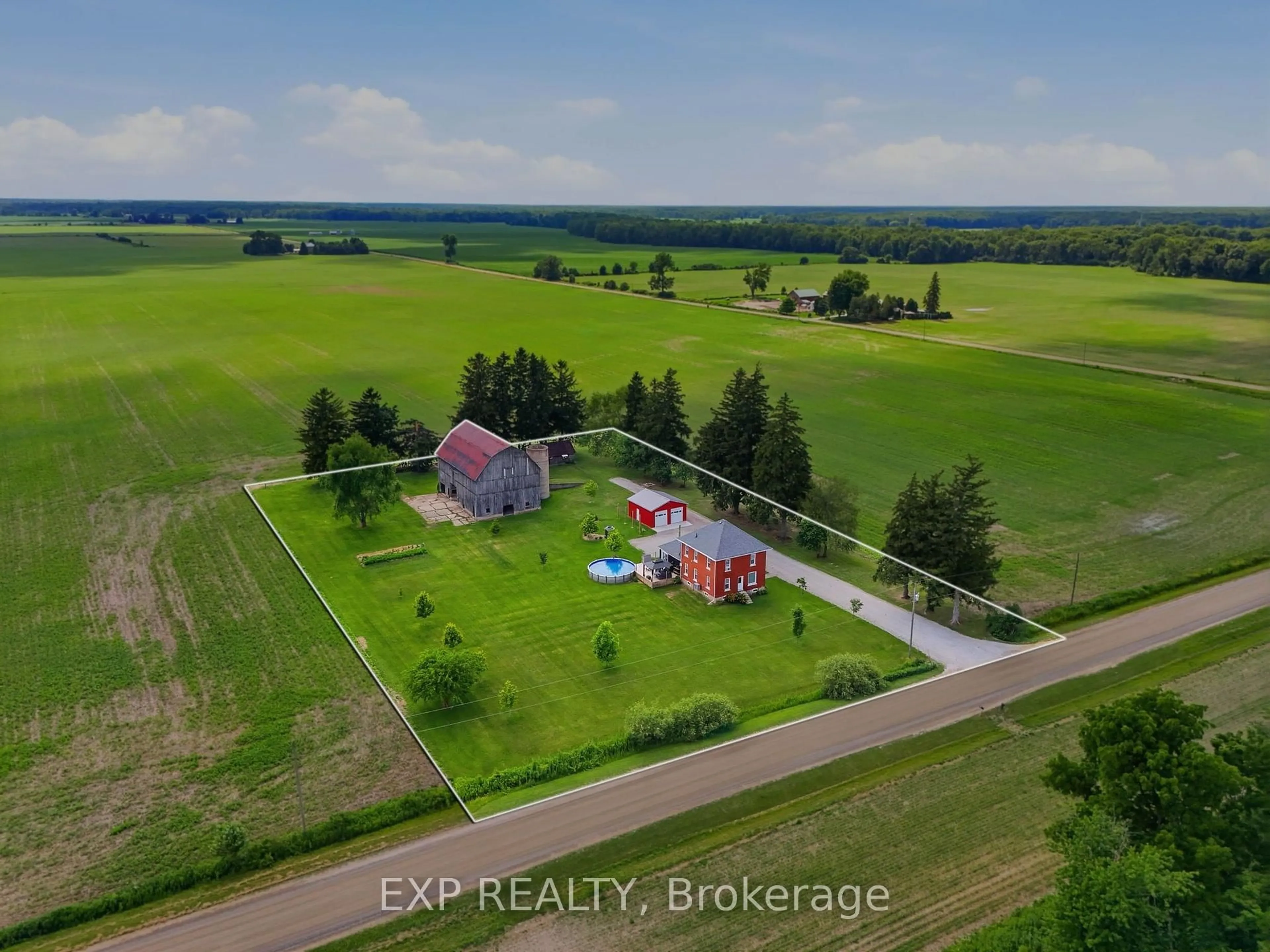 A pic from outside/outdoor area/front of a property/back of a property/a pic from drone, building for 22979 Pratt Siding Rd, Southwest Middlesex Ontario N0L 1M0