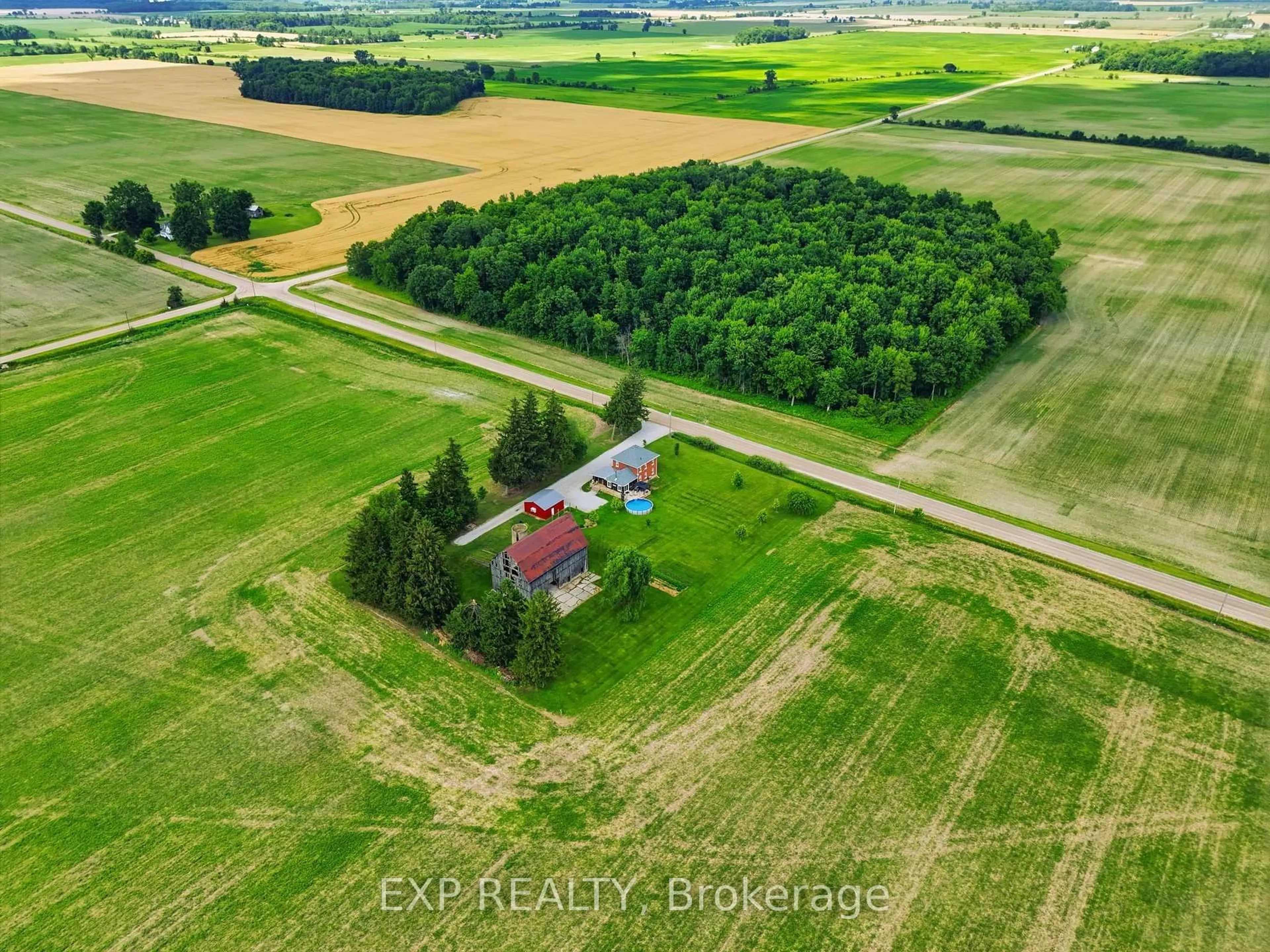 A pic from outside/outdoor area/front of a property/back of a property/a pic from drone, building for 22979 Pratt Siding Rd, Southwest Middlesex Ontario N0L 1M0