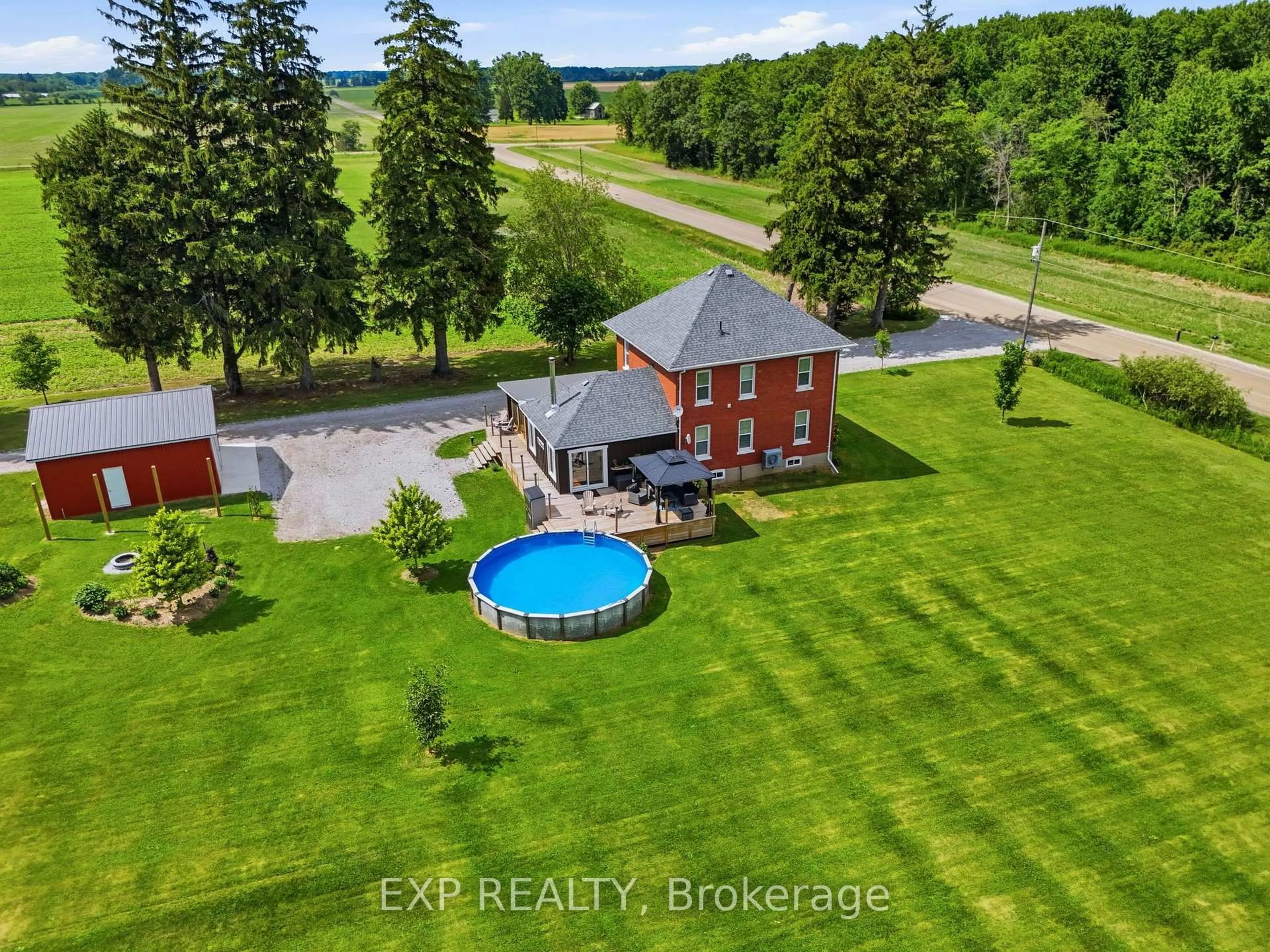 A pic from outside/outdoor area/front of a property/back of a property/a pic from drone, water/lake/river/ocean view for 22979 Pratt Siding Rd, Southwest Middlesex Ontario N0L 1M0