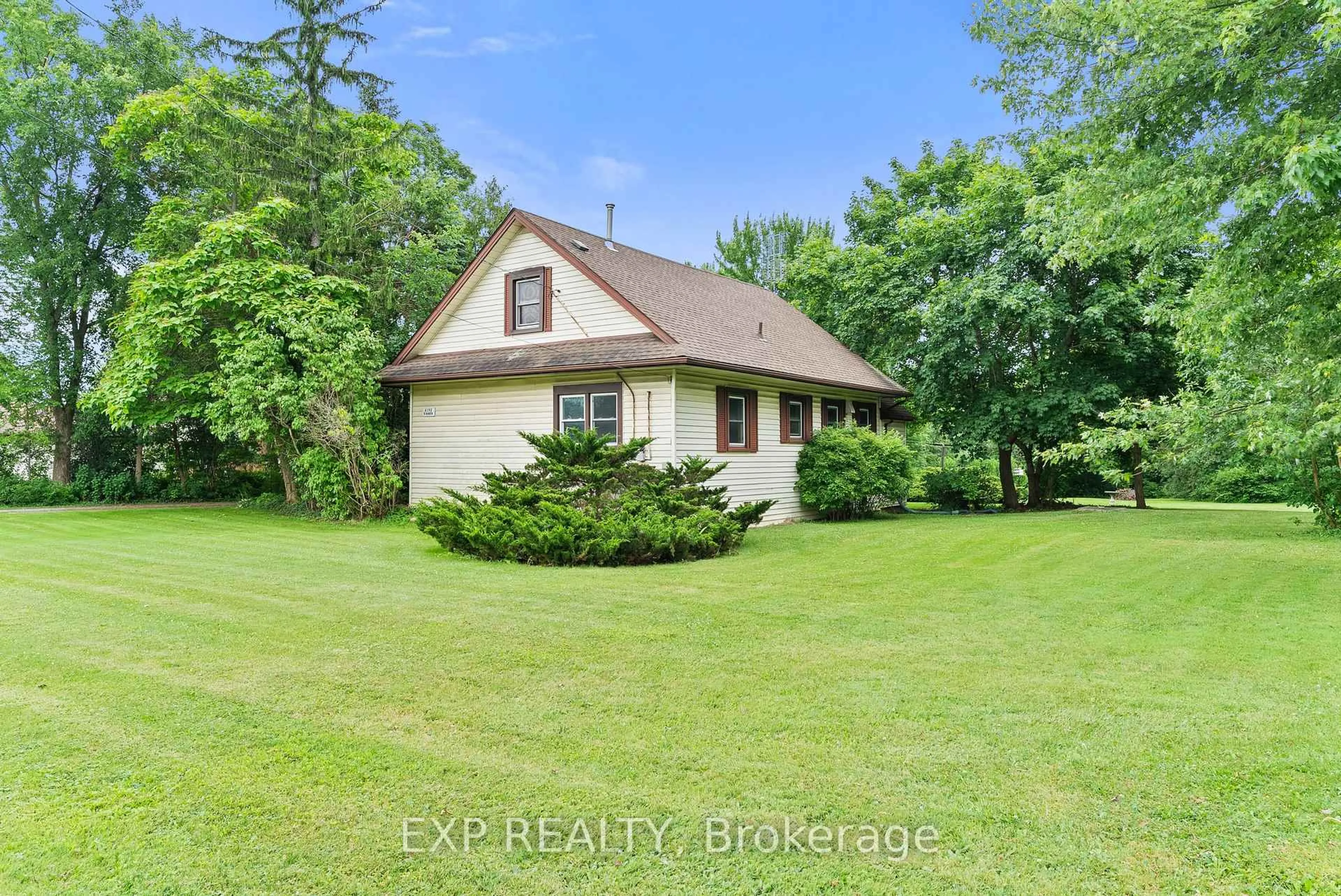 A pic from outside/outdoor area/front of a property/back of a property/a pic from drone, unknown for 6192 Lyons Creek Rd, Niagara Falls Ontario L2E 6S6