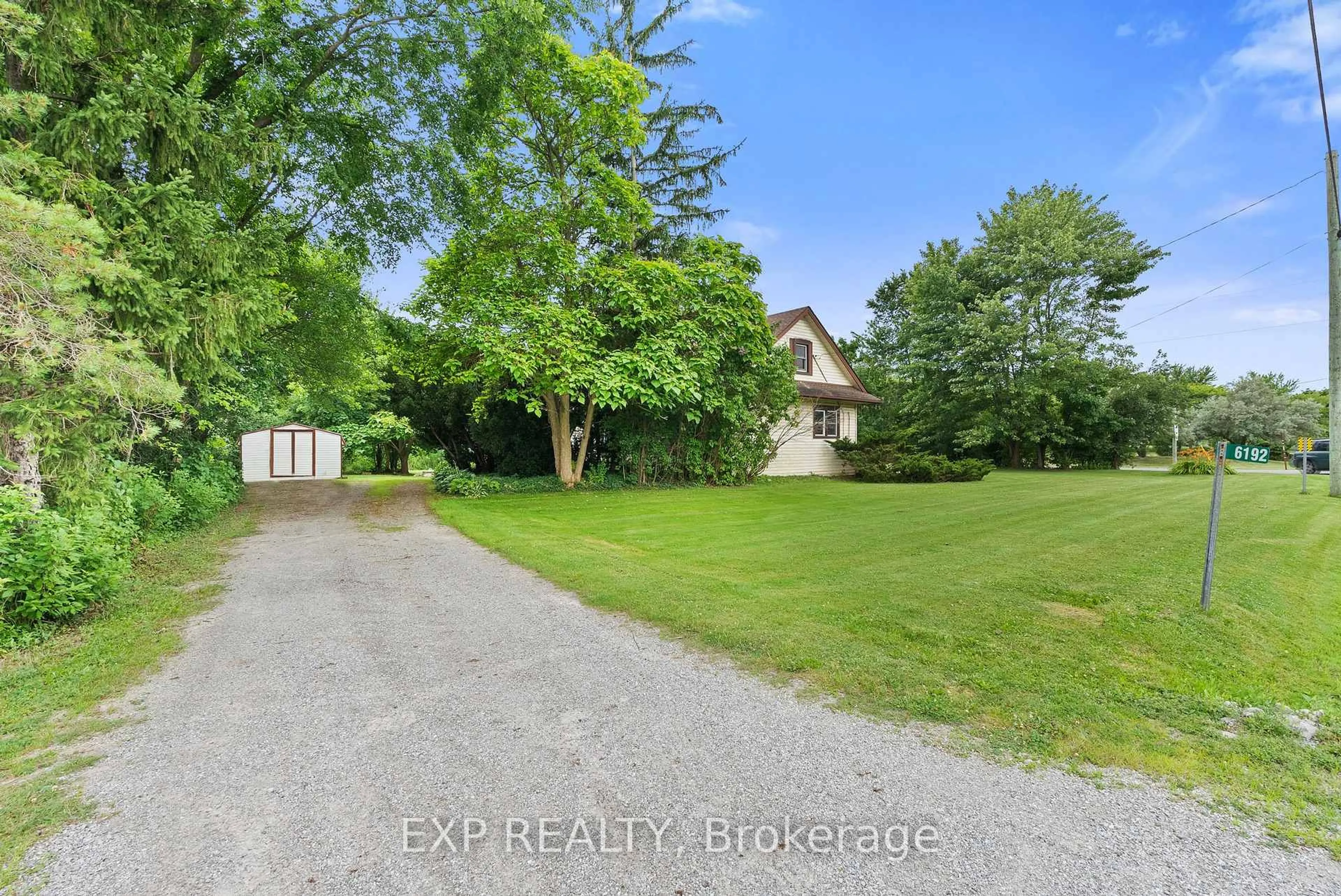A pic from outside/outdoor area/front of a property/back of a property/a pic from drone, unknown for 6192 Lyons Creek Rd, Niagara Falls Ontario L2E 6S6