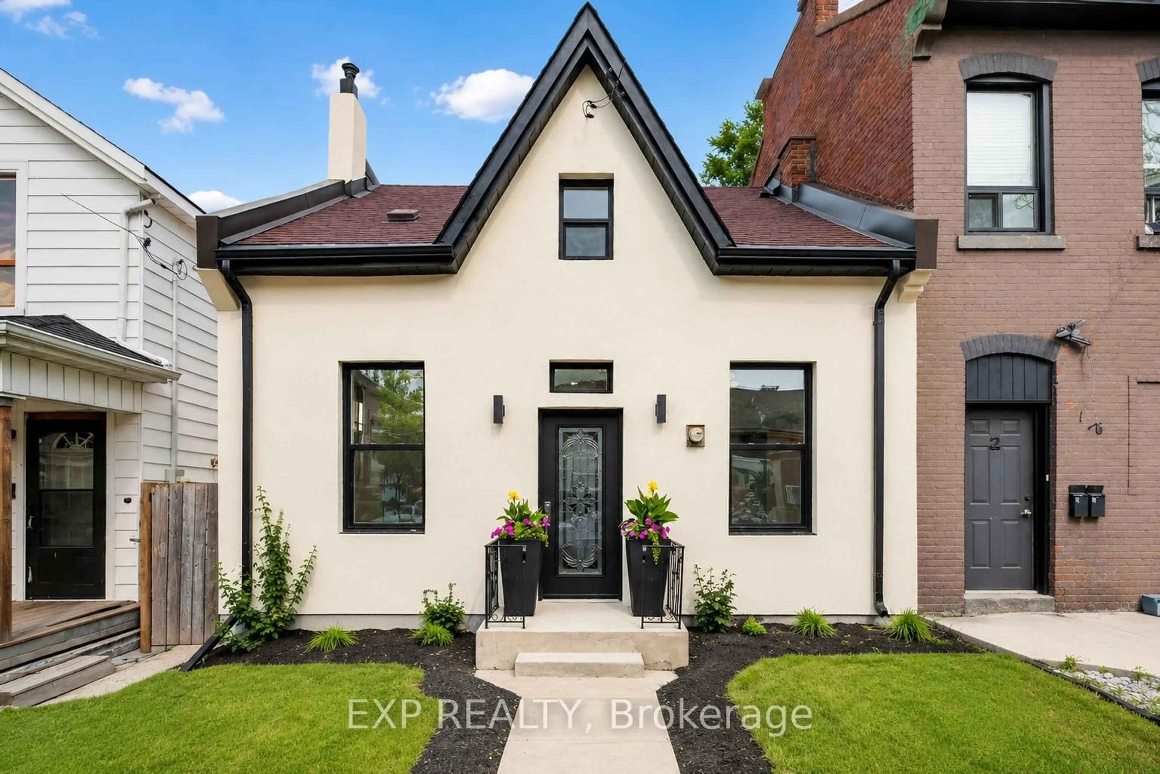 Home with brick exterior material, street for 118 Cathcart St, Hamilton Ontario L8L 5A2