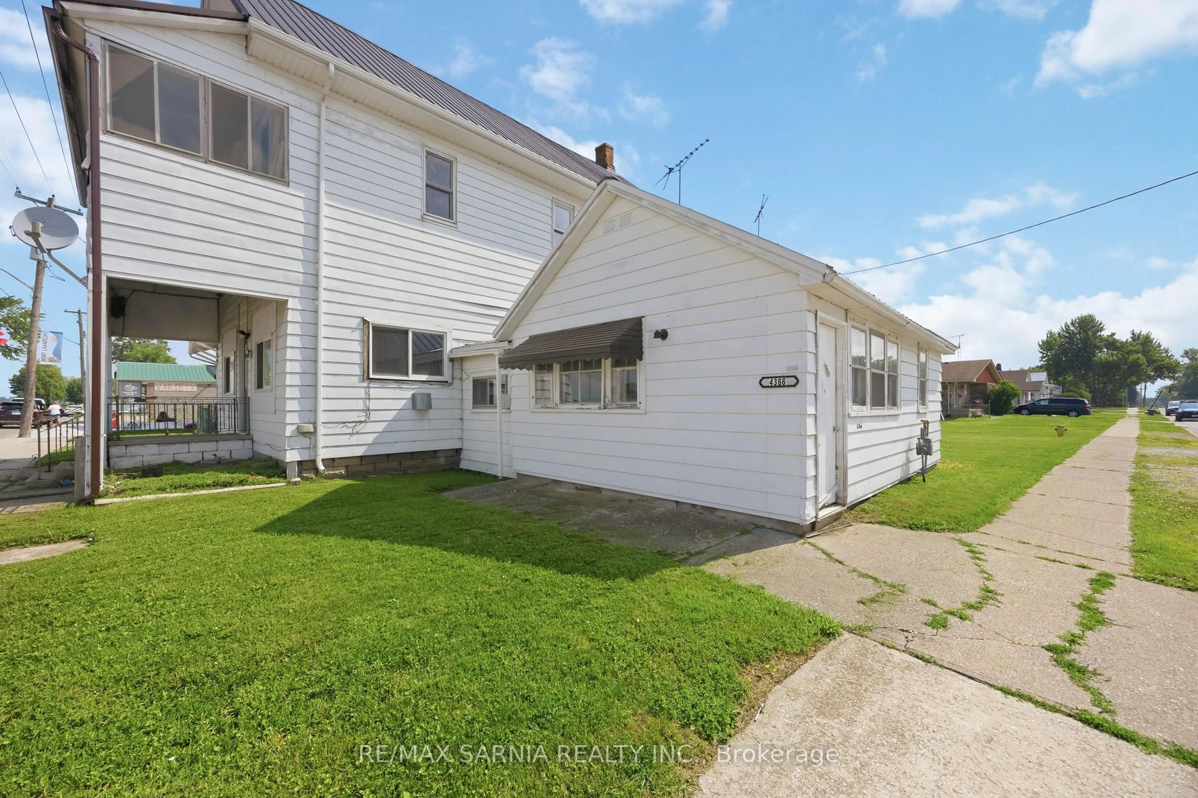 A pic from outside/outdoor area/front of a property/back of a property/a pic from drone, street for 4364 St. Clair Pkwy, St. Clair Ontario N0P 2B0