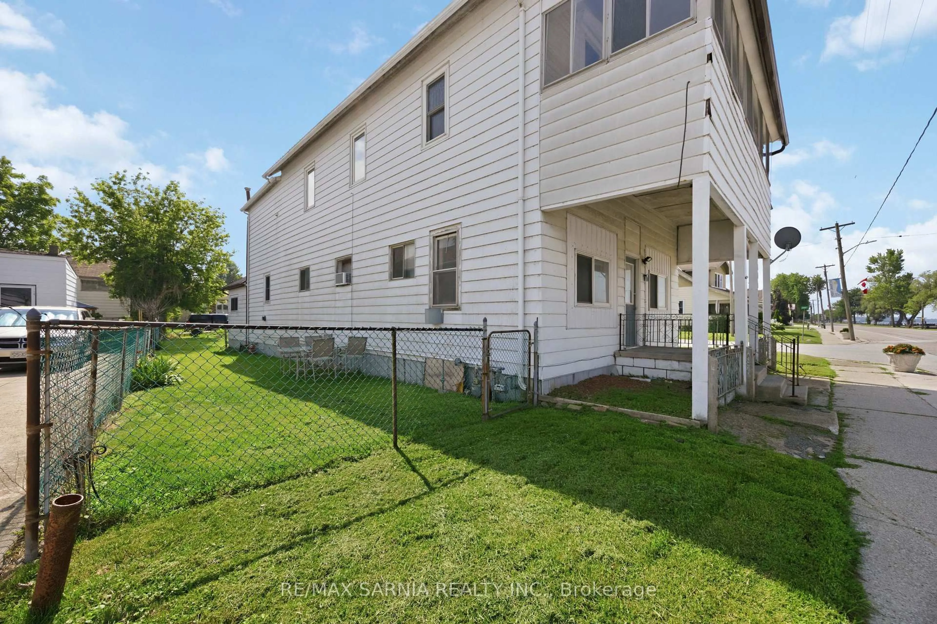 A pic from outside/outdoor area/front of a property/back of a property/a pic from drone, building for 4364 St. Clair Pkwy, St. Clair Ontario N0P 2B0