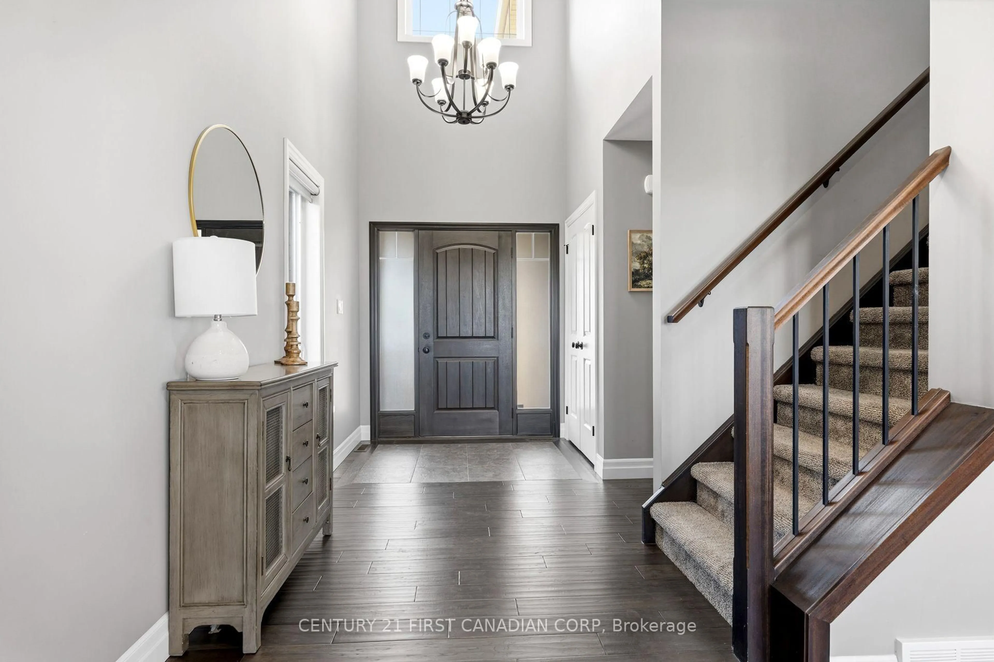 Indoor entryway for 182 Gilmour Dr, Lucan Biddulph Ontario N0M 2J0
