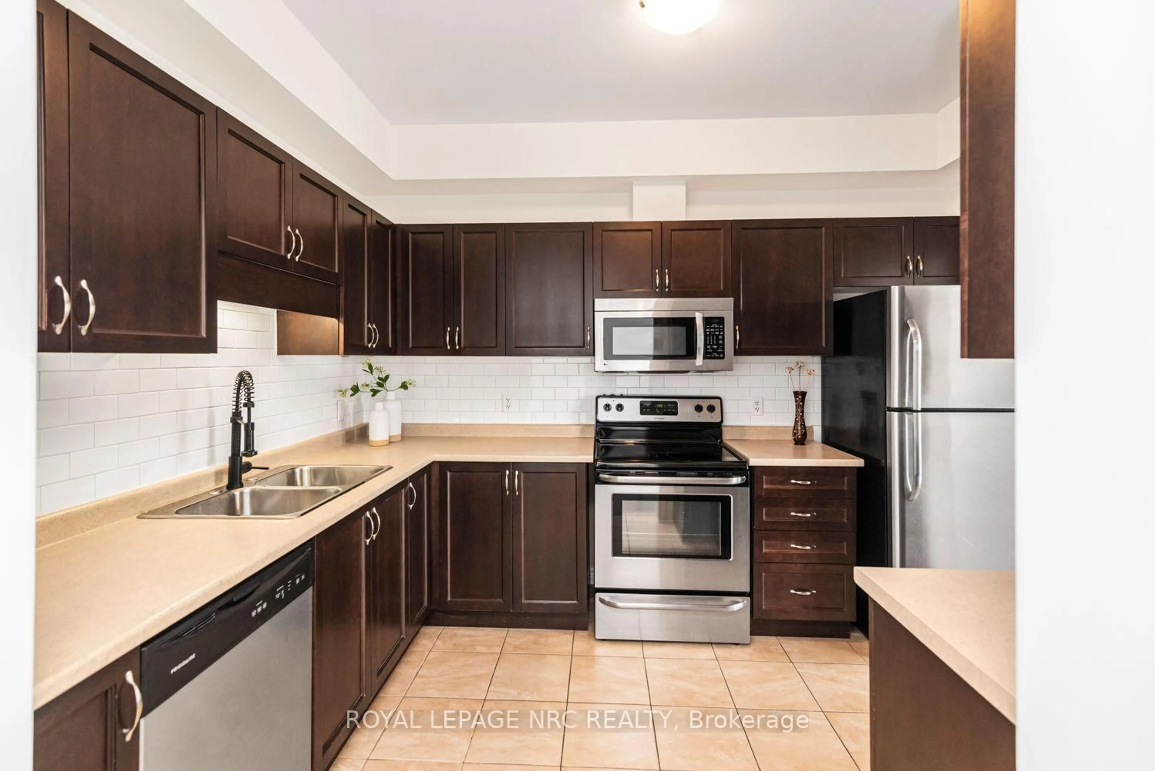 Standard kitchen, ceramic/tile floor for 45 Seabreeze Cres #22, Hamilton Ontario L8E 0G1
