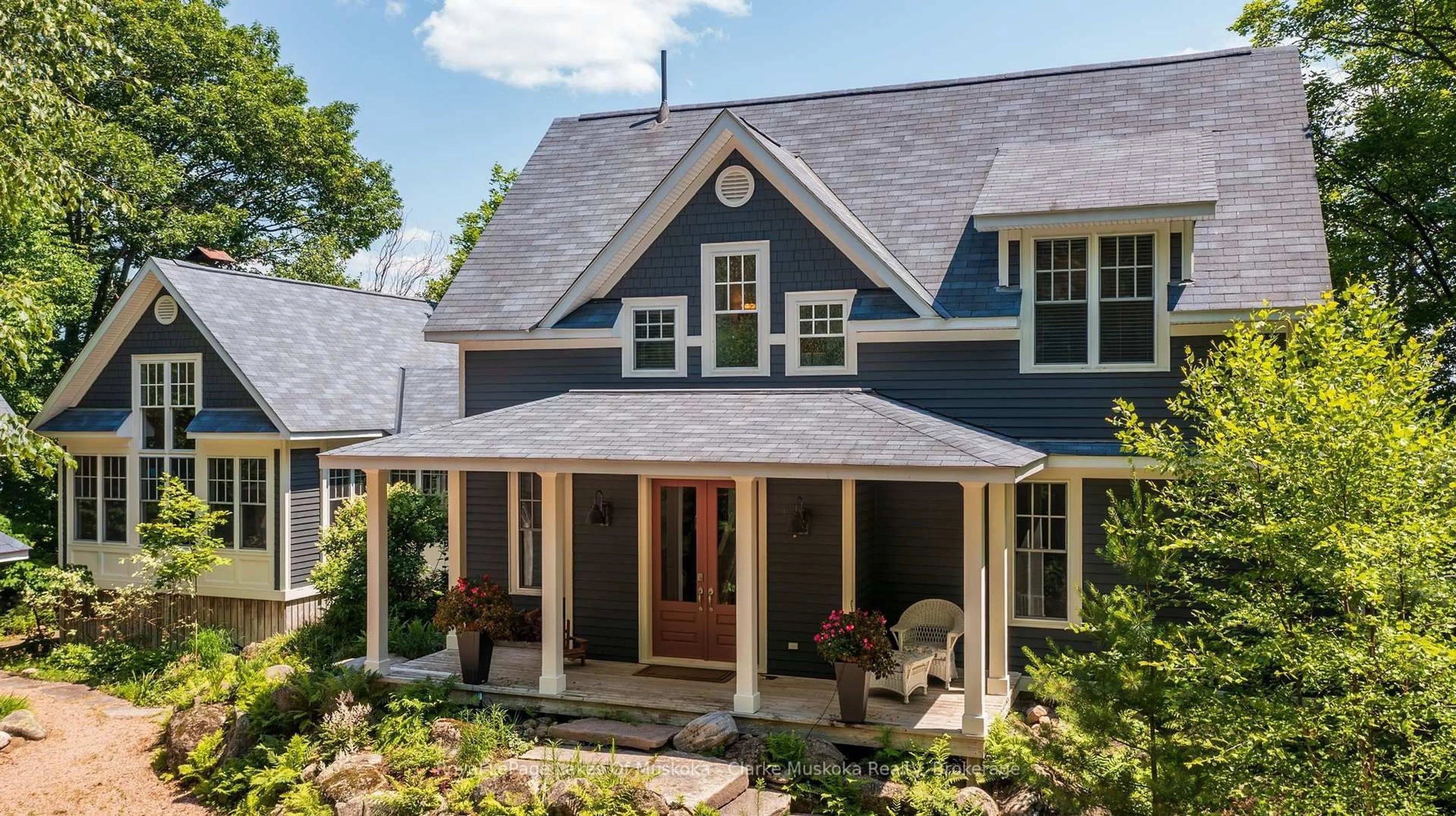 Home with vinyl exterior material, street for 1019 Bluff Rd #5, Muskoka Lakes Ontario P0B 1J0