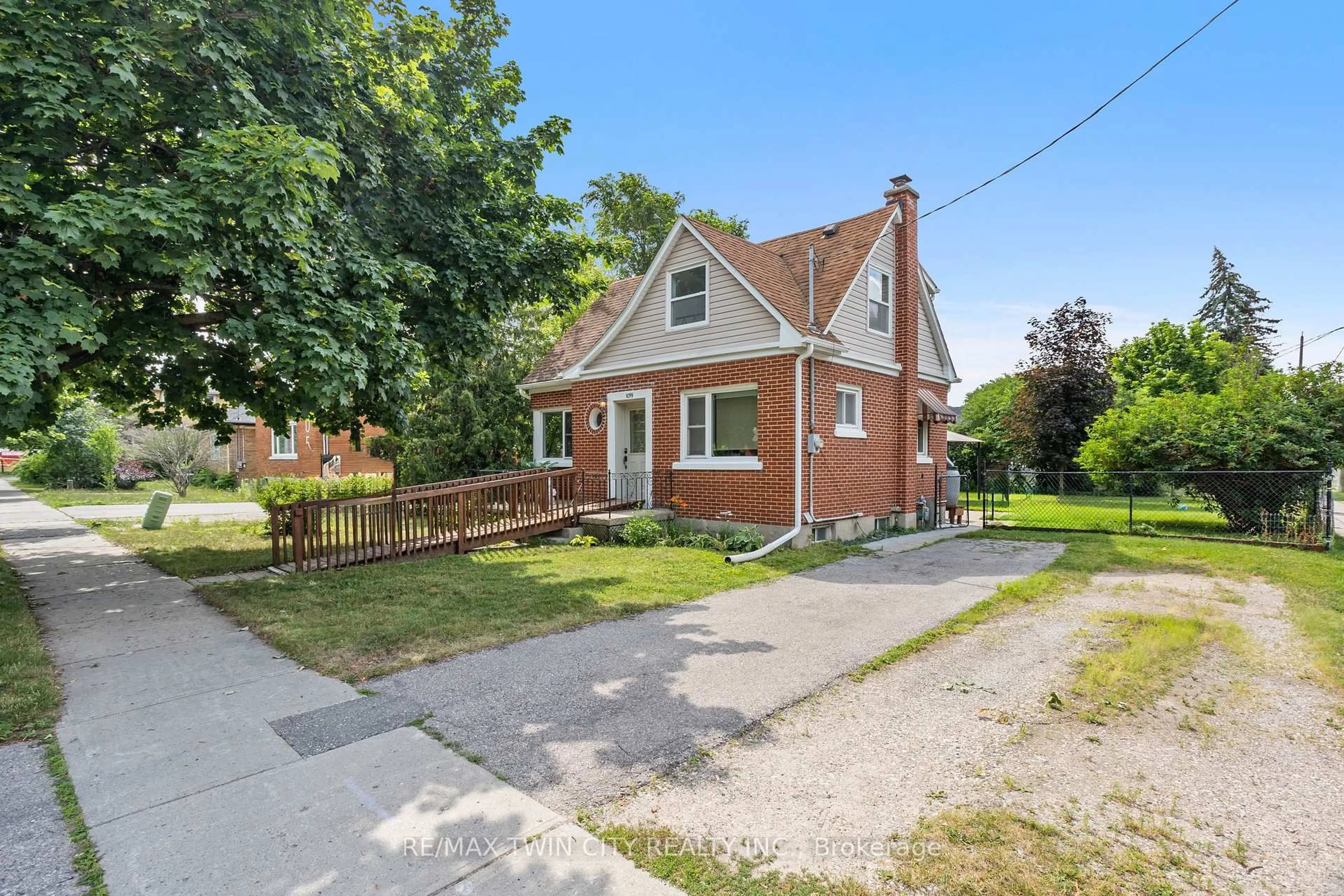 Home with brick exterior material, street for 1099 Union St, Kitchener Ontario N2H 6J9