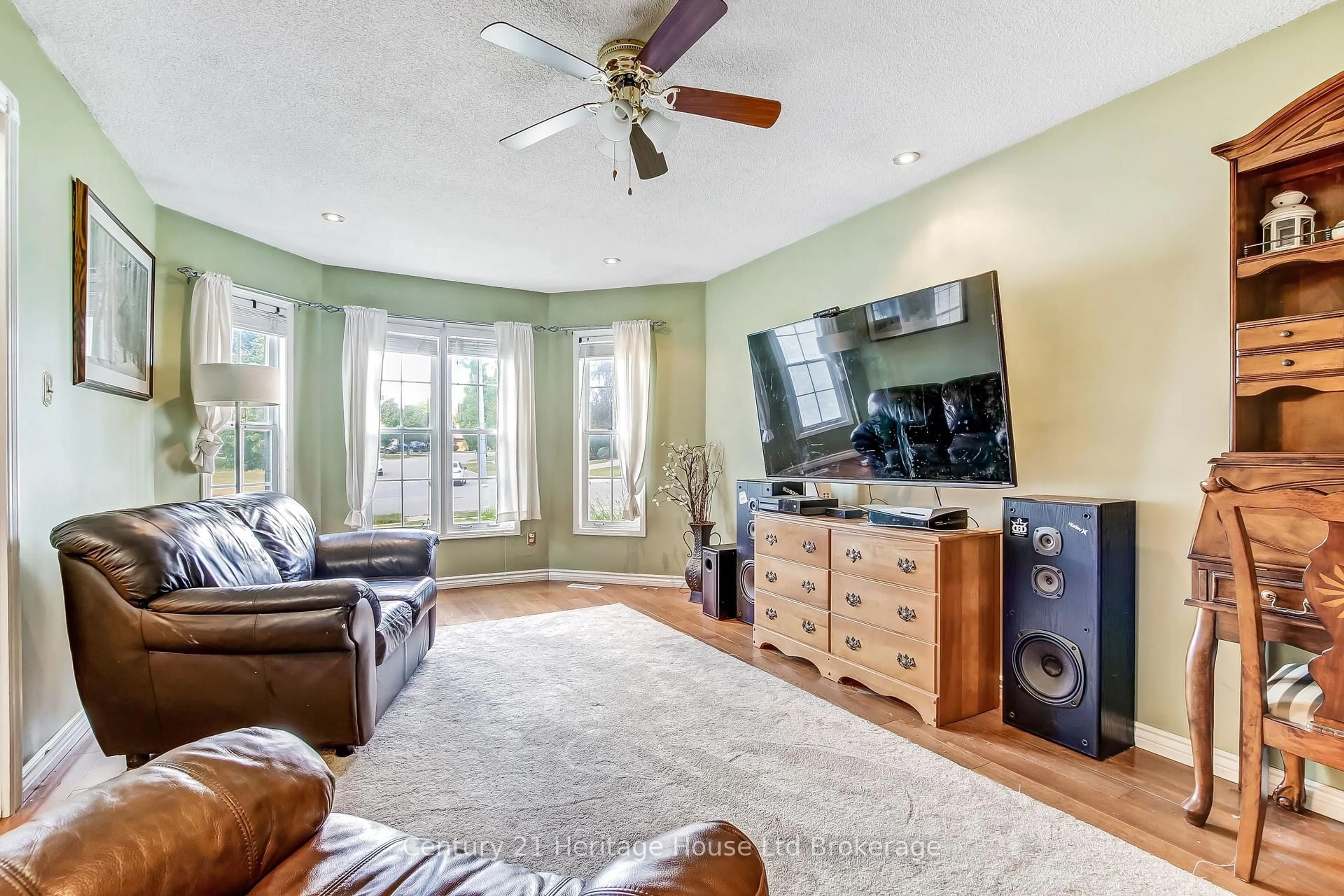 Living room with furniture, unknown for 84 Anderson St, Woodstock Ontario N4S 8X3