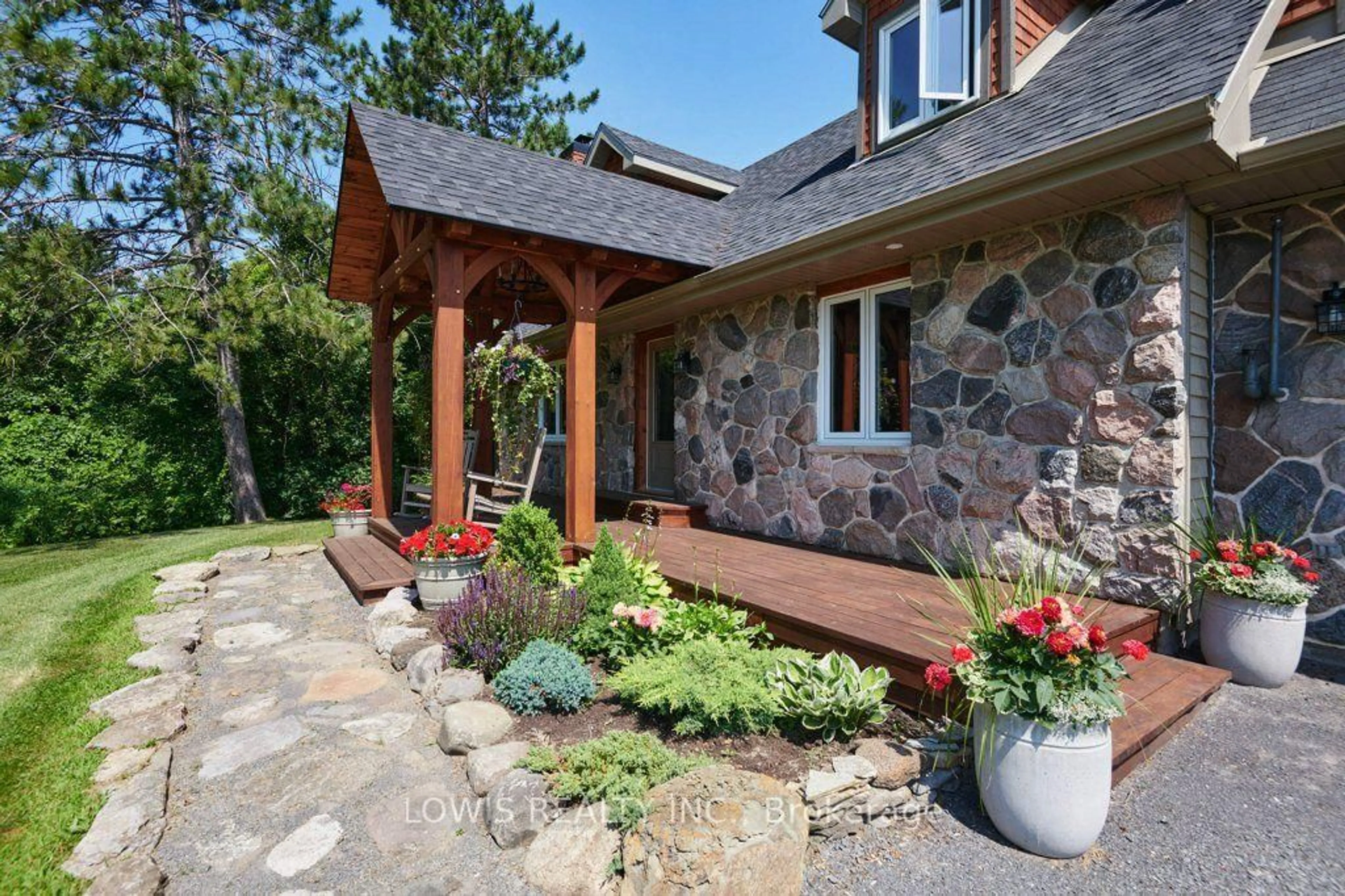 Patio, unknown for 505 Greenlane Rd, Champlain Ontario K6A 2R2