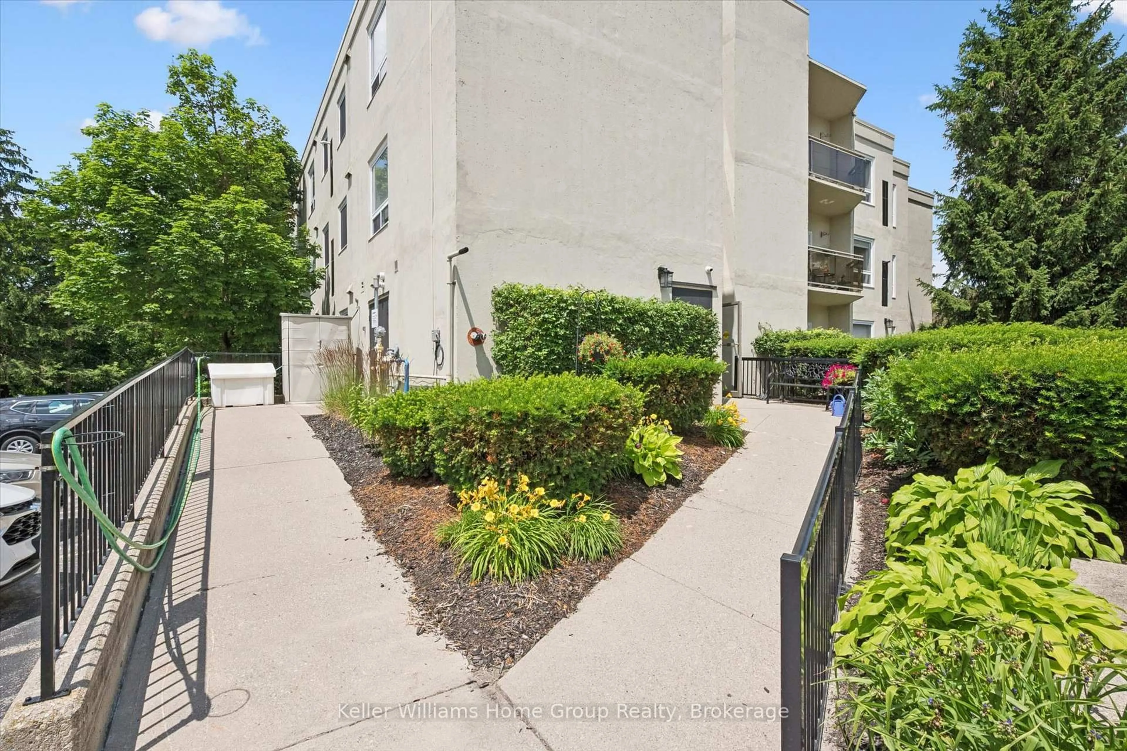 Patio, street for 245 Queen St #305, Centre Wellington Ontario N1M 3R6