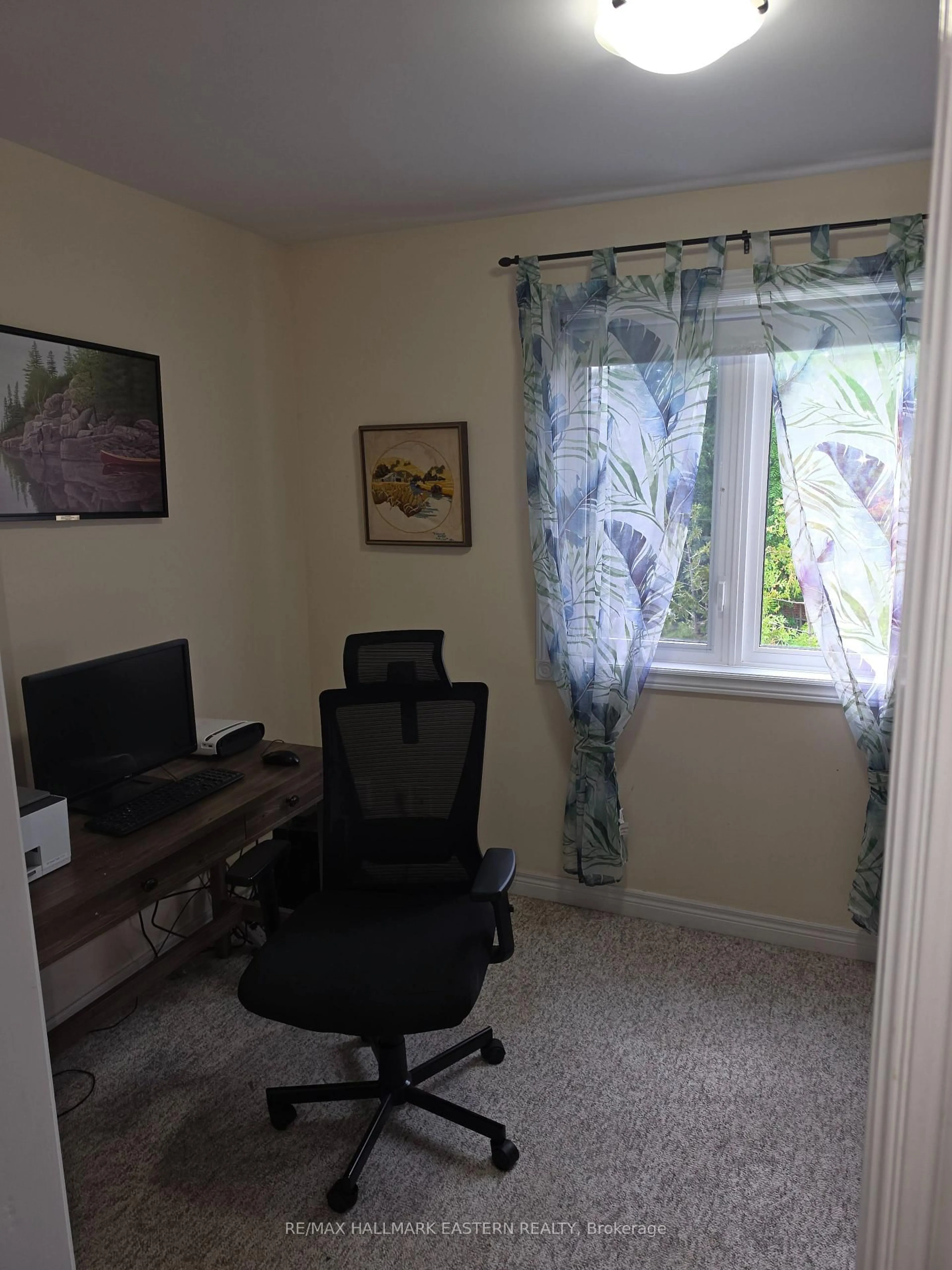 A pic of a room for 990 Silverdale Rd, Peterborough Ontario K9J 7W6
