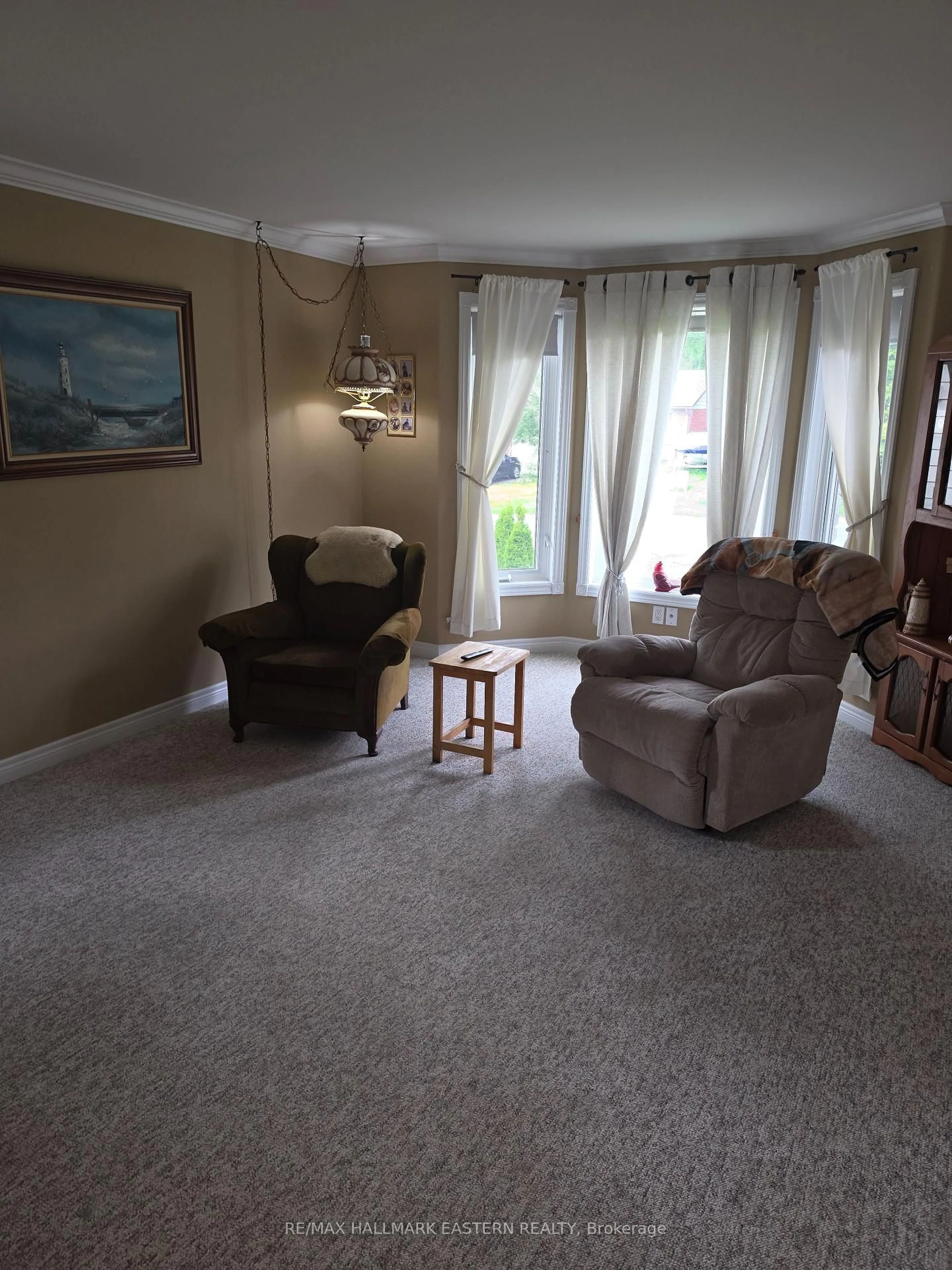 Living room with furniture, unknown for 990 Silverdale Rd, Peterborough Ontario K9J 7W6