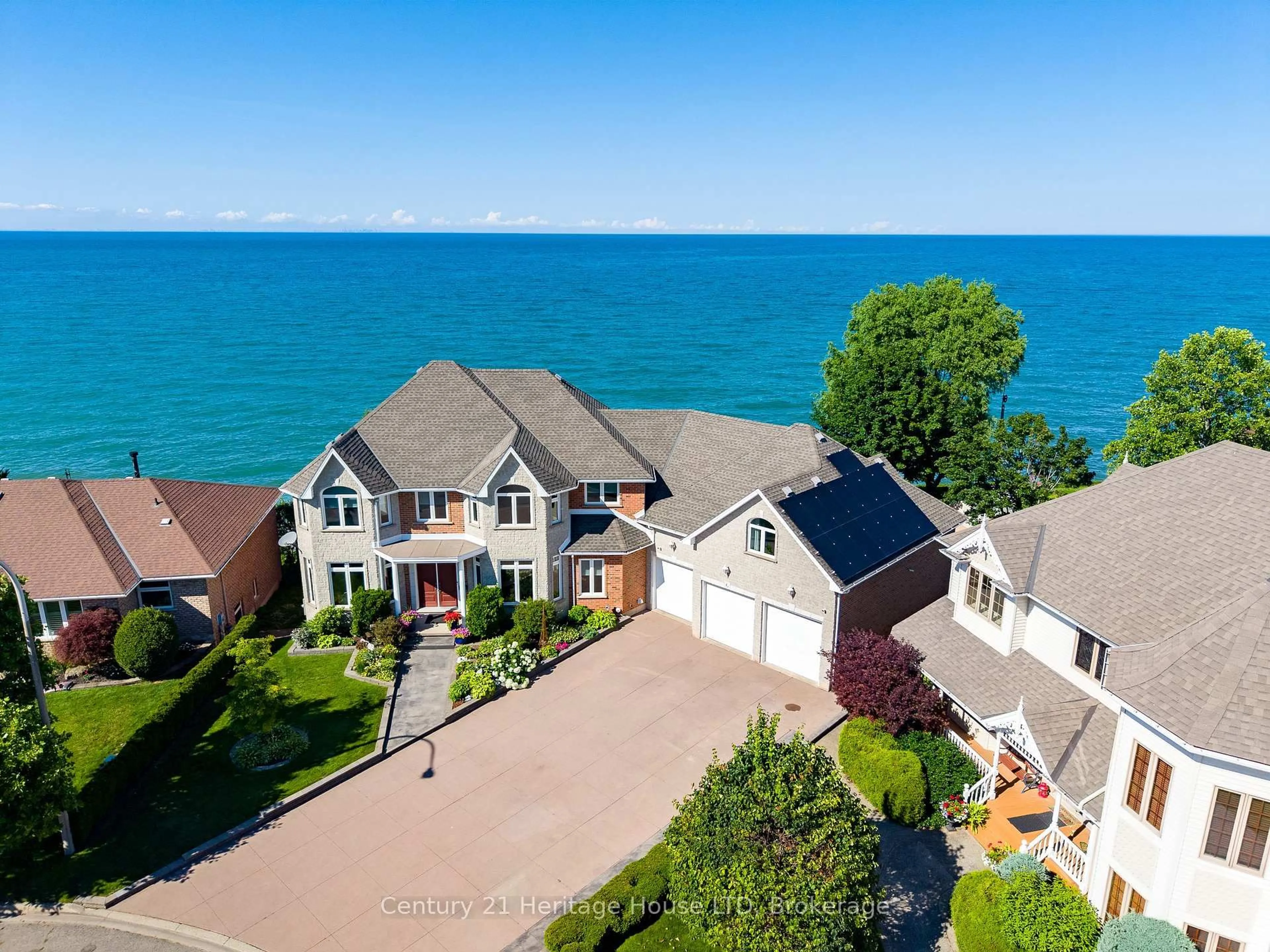 A pic from outside/outdoor area/front of a property/back of a property/a pic from drone, water/lake/river/ocean view for 6 Jacob's Landing, Grimsby Ontario L3M 5G7